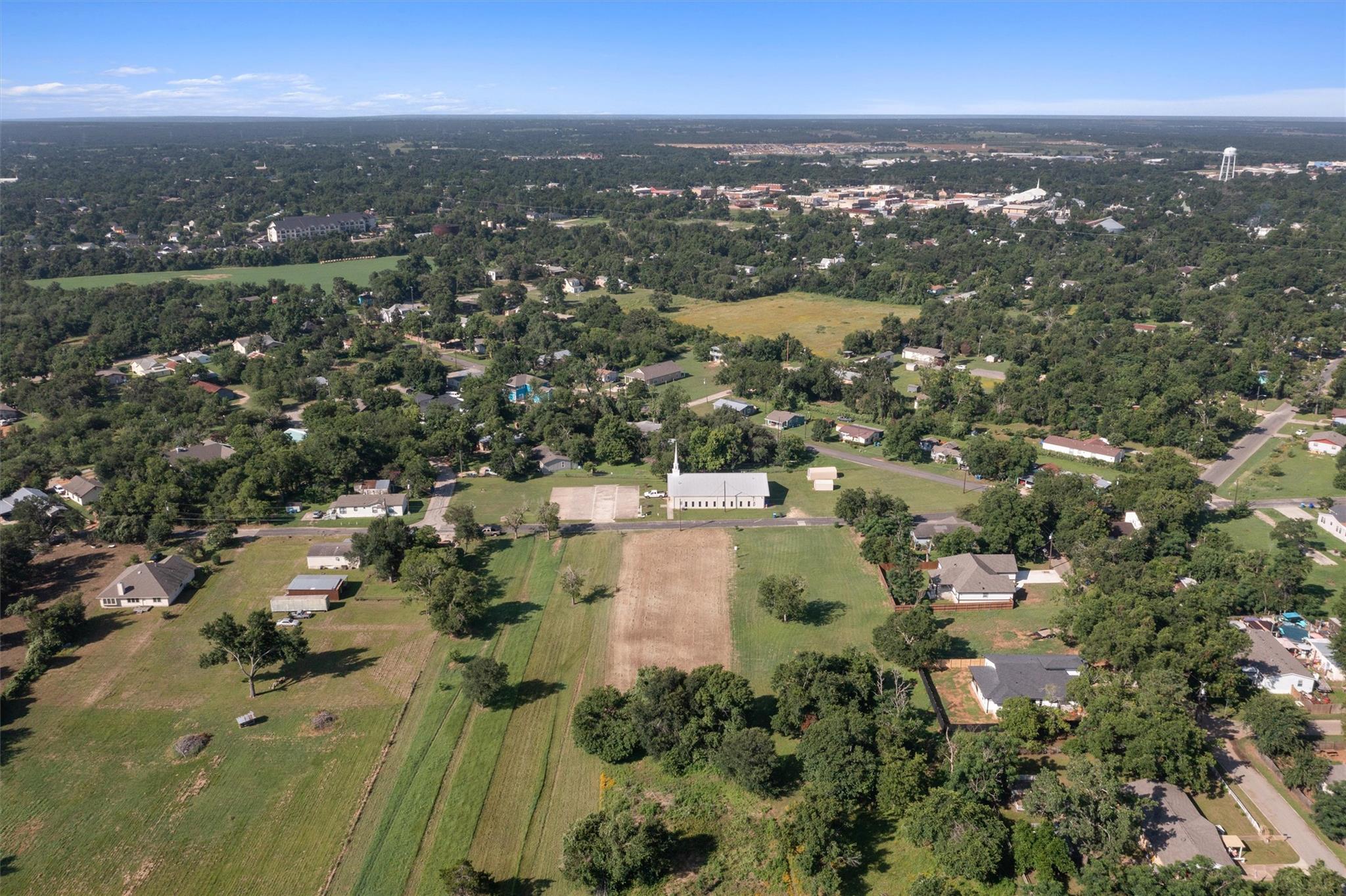 000 Q S Goins Ln, Elgin, TX 78621