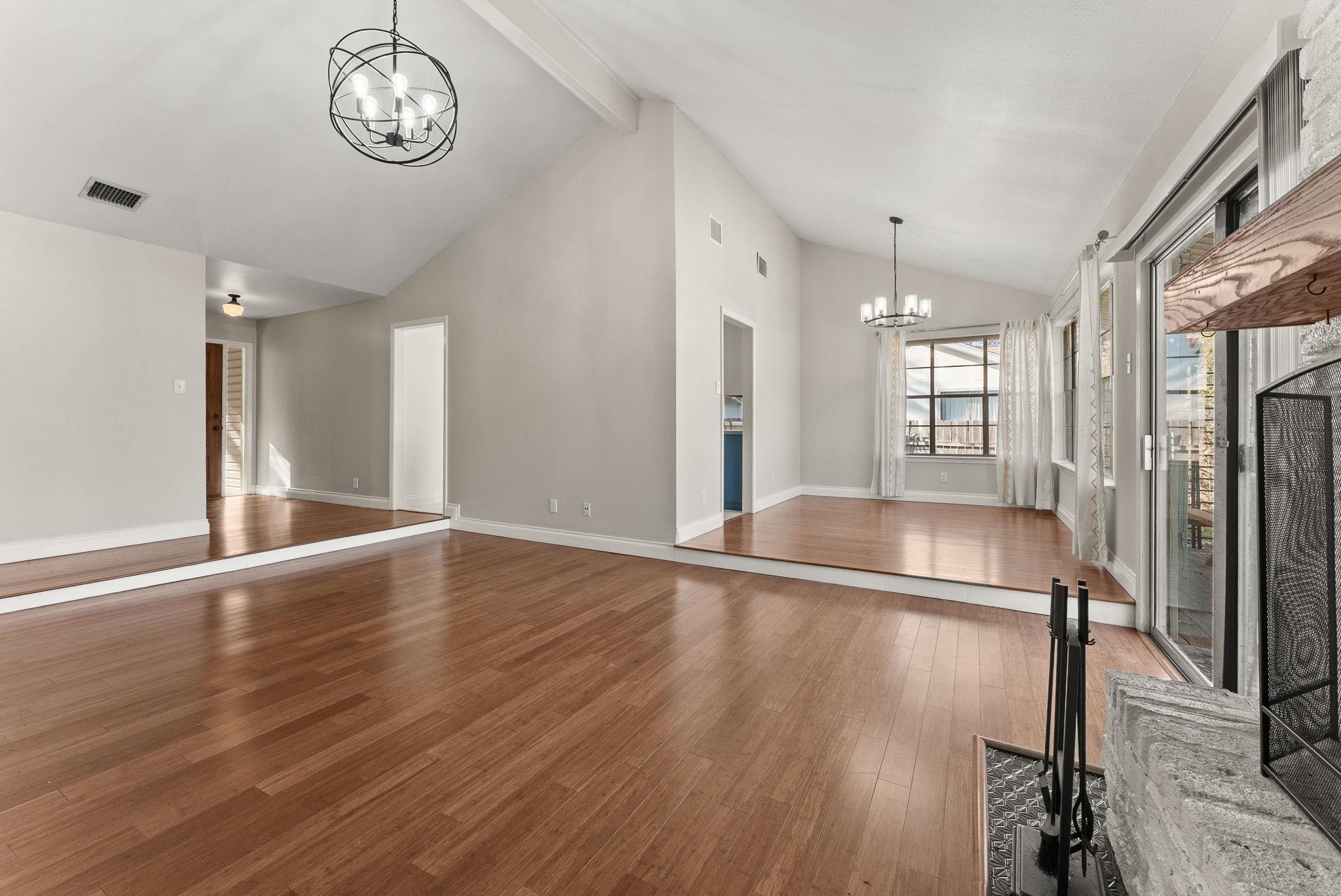 9424 Shady Oaks Dr, Austin, TX 78729