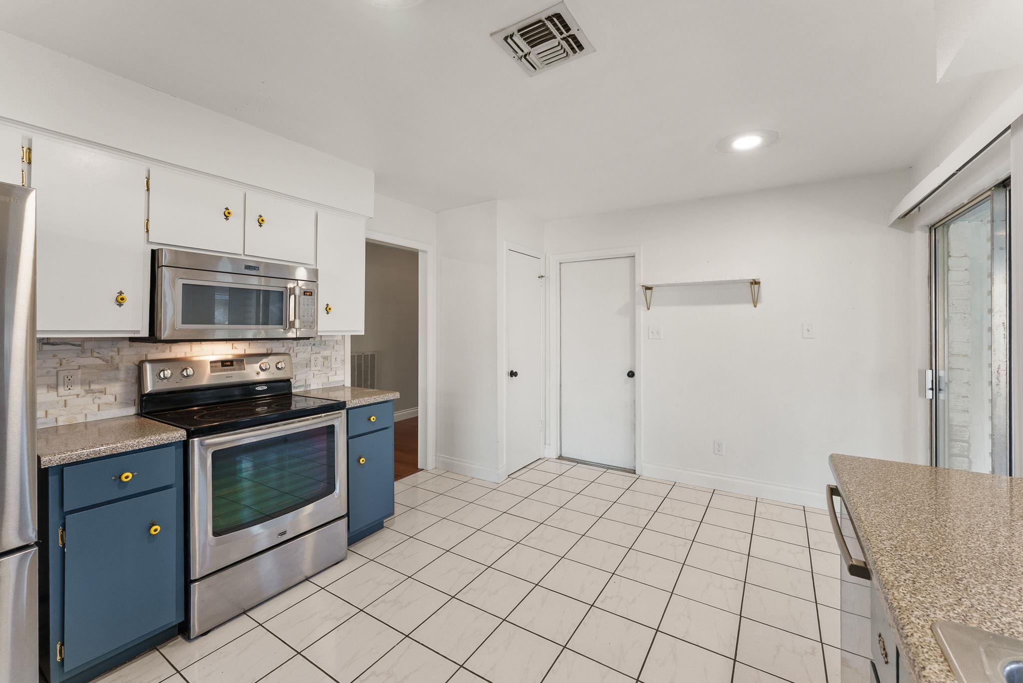 9424 Shady Oaks Dr, Austin, TX 78729