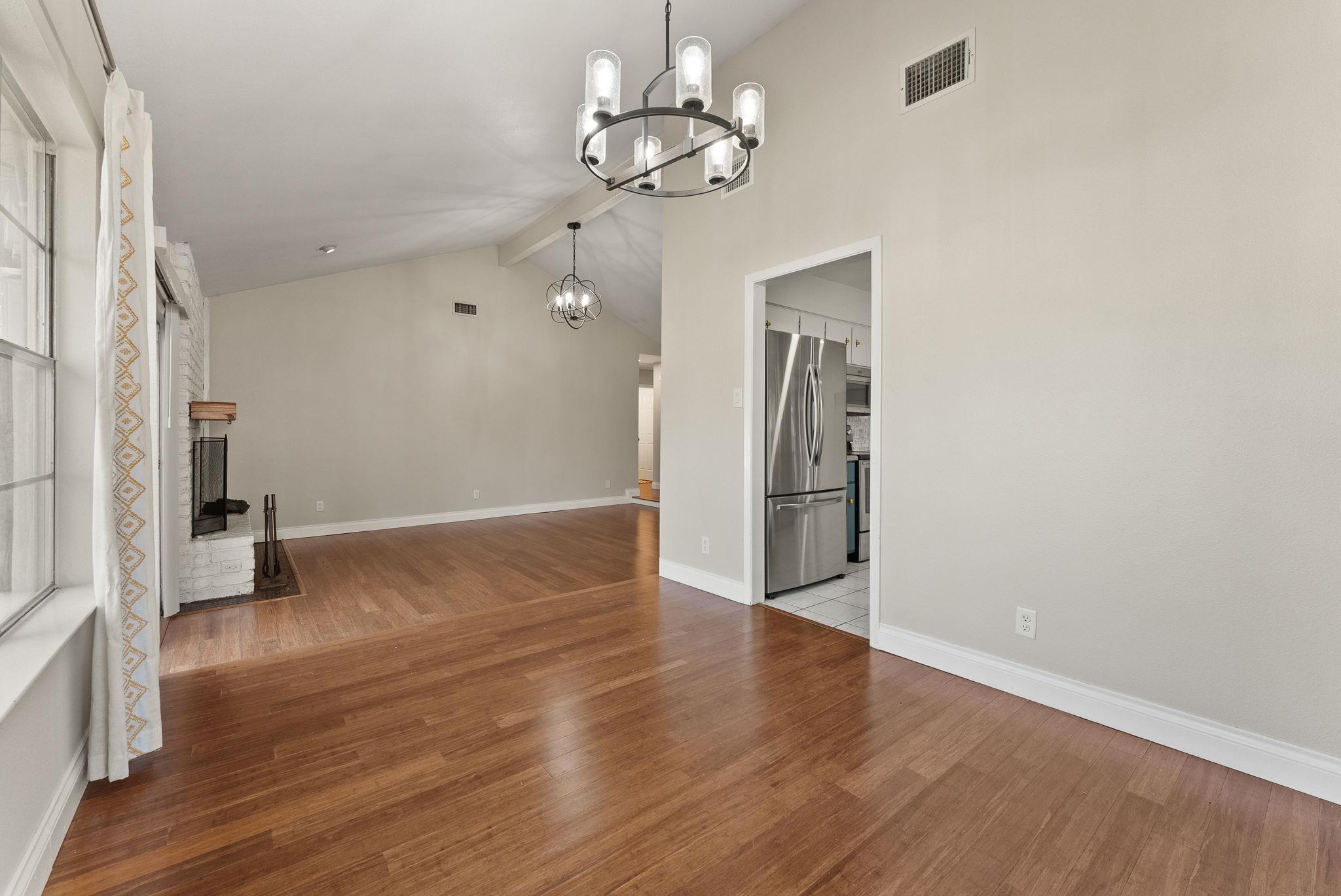 9424 Shady Oaks Dr, Austin, TX 78729