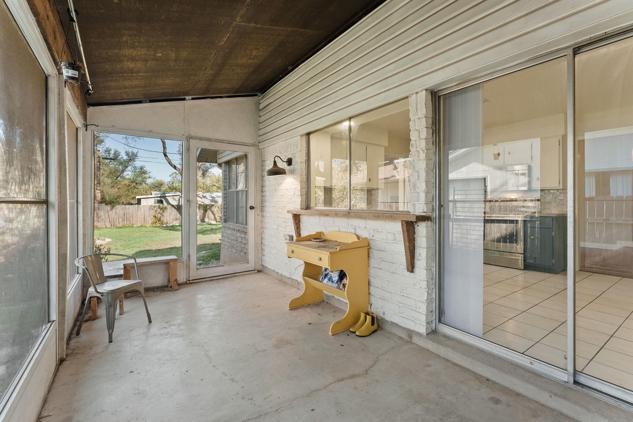 9424 Shady Oaks Dr, Austin, TX 78729