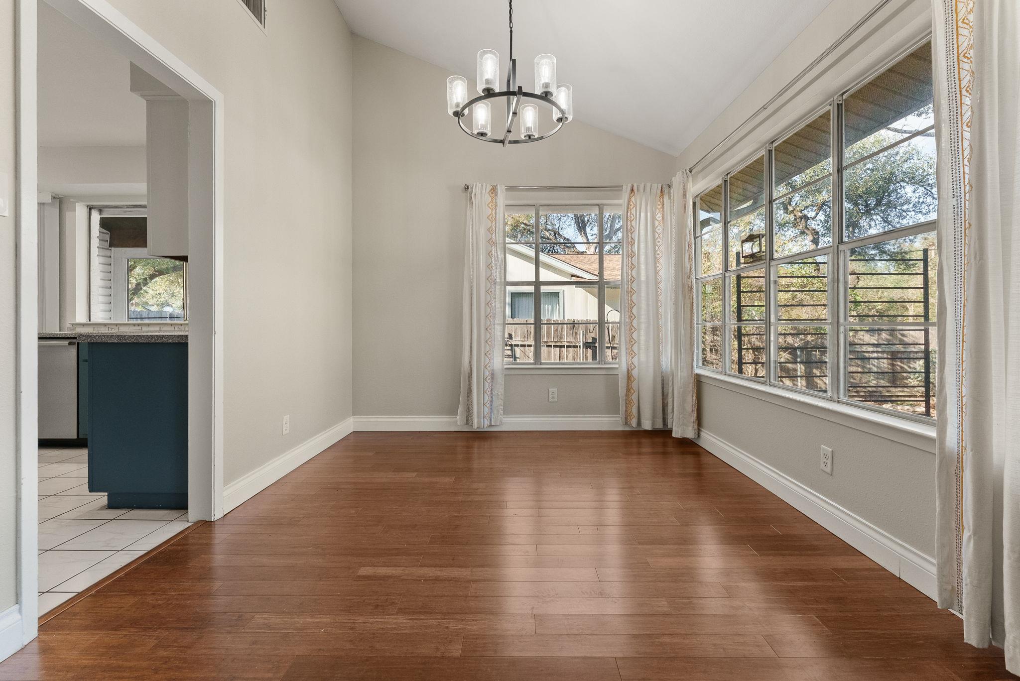 9424 Shady Oaks Dr, Austin, TX 78729