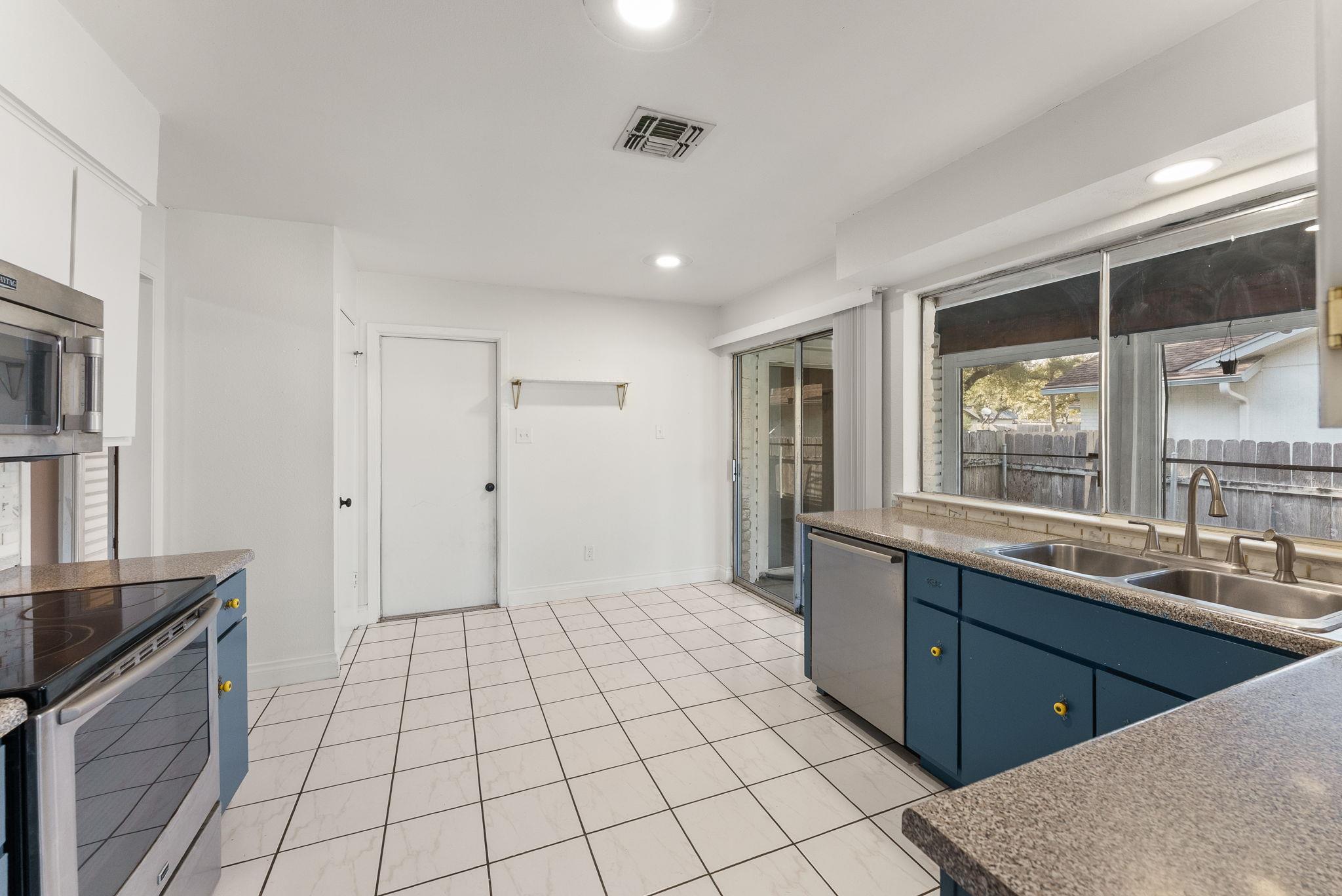 9424 Shady Oaks Dr, Austin, TX 78729