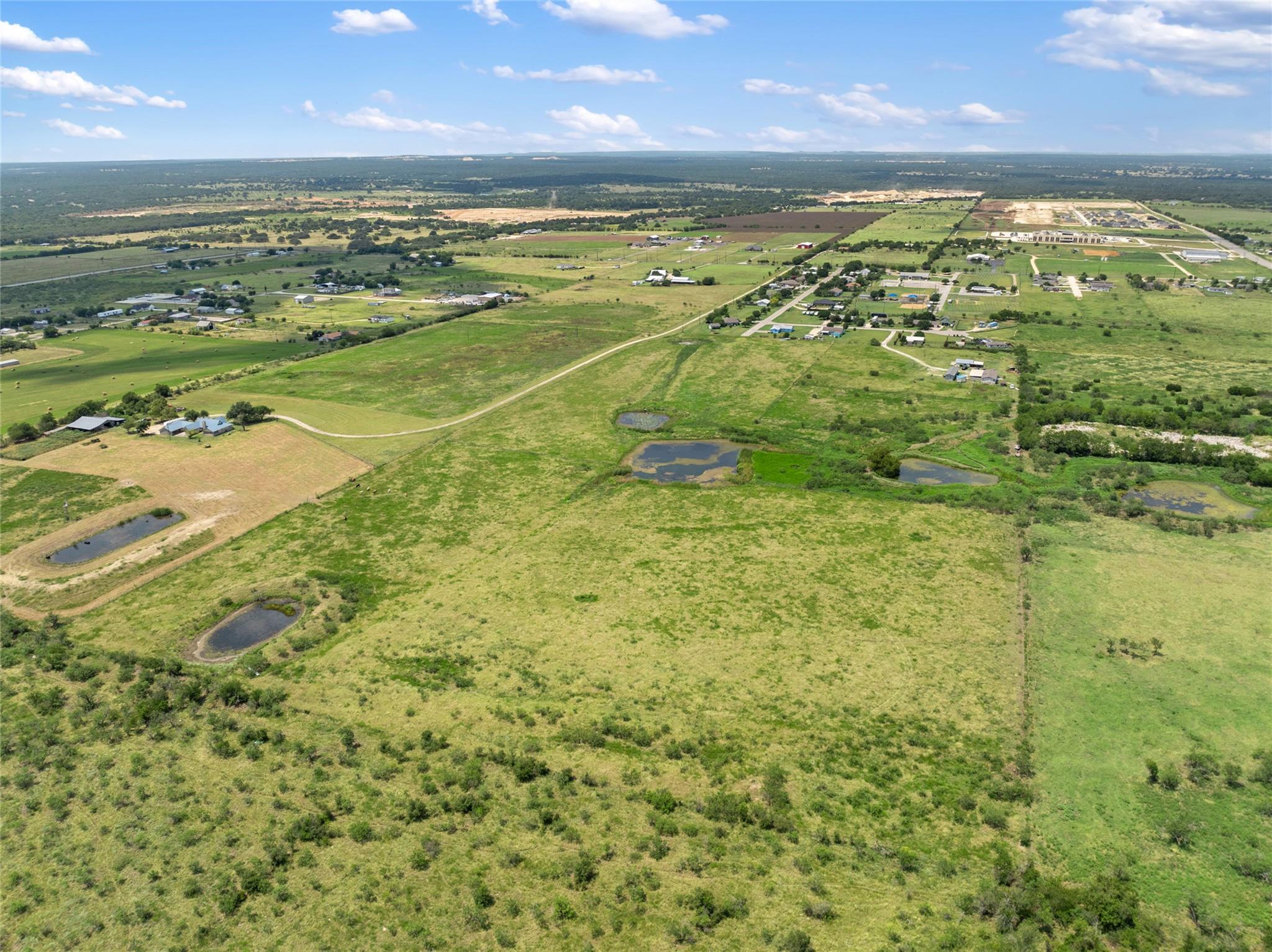 1775 County Road 305 Rd, Jarrell, TX 76537