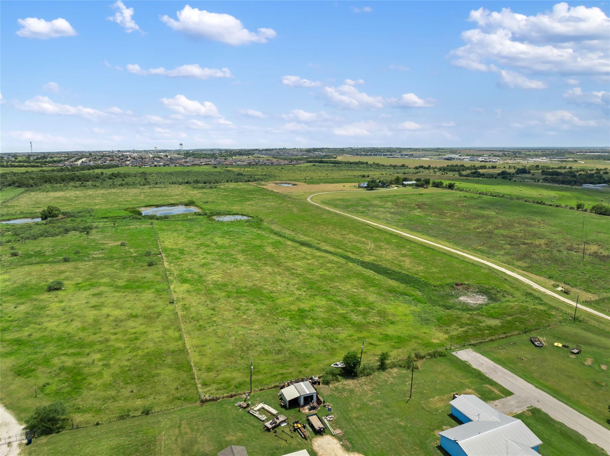 1775 County Road 305 Rd, Jarrell, TX 76537