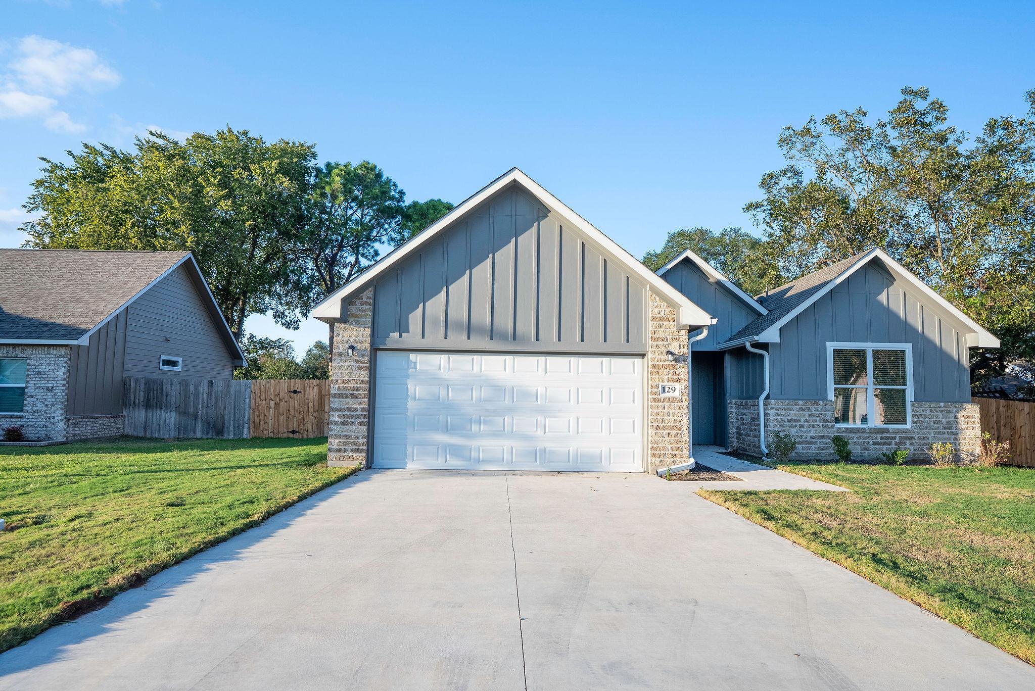 129 Callie St, Smithville, TX 78957