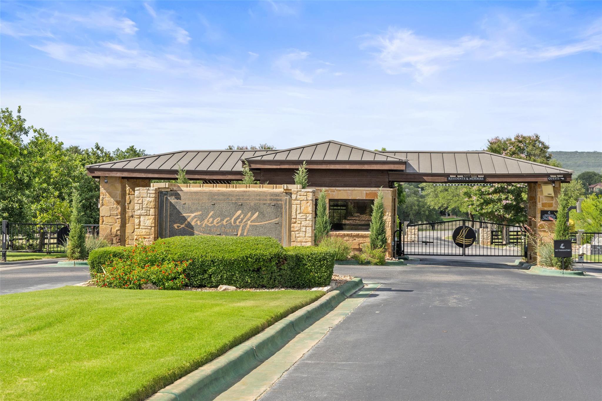 25801 Cliff Cv, Spicewood, TX 78669