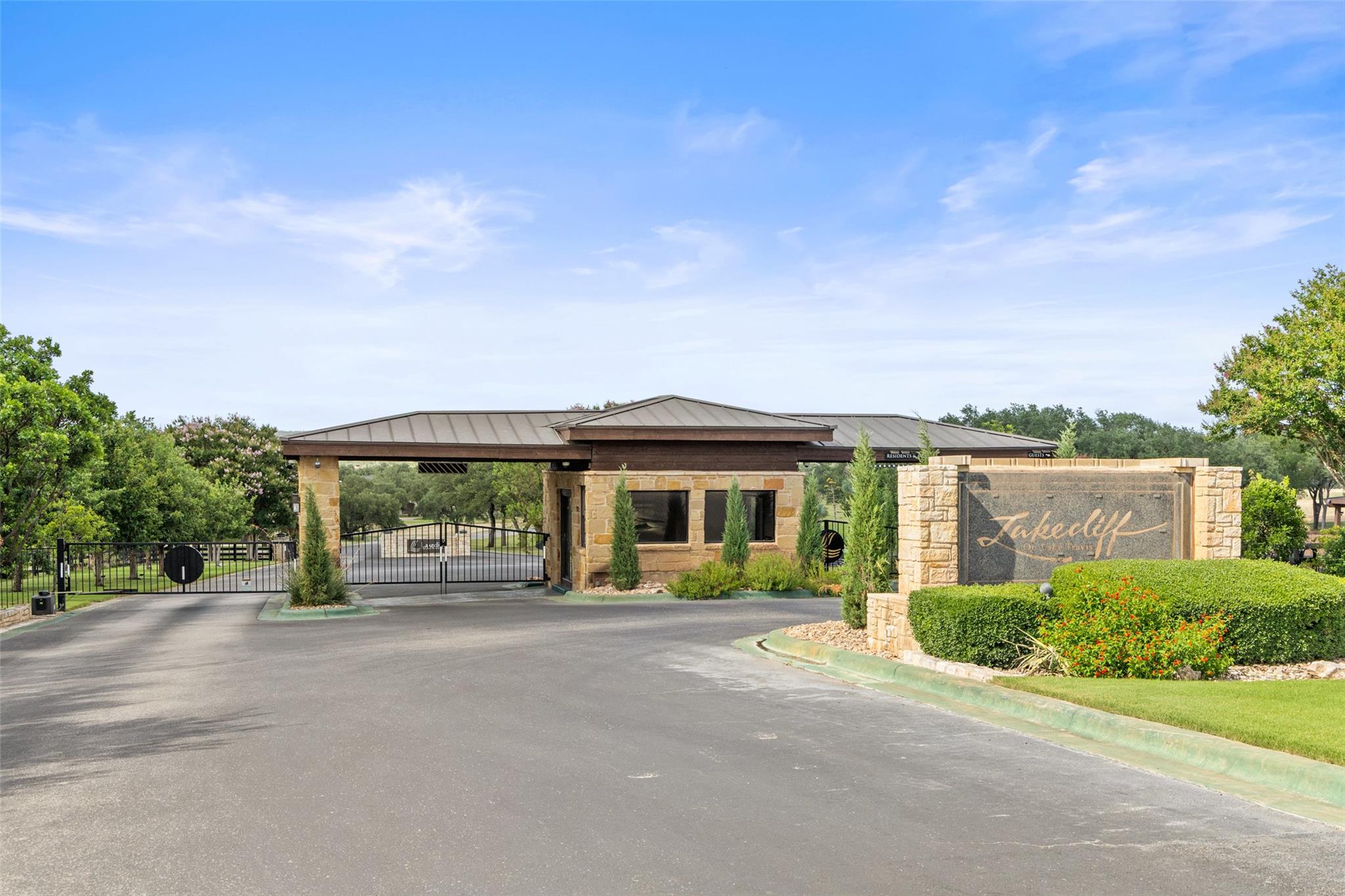 25801 Cliff Cv, Spicewood, TX 78669