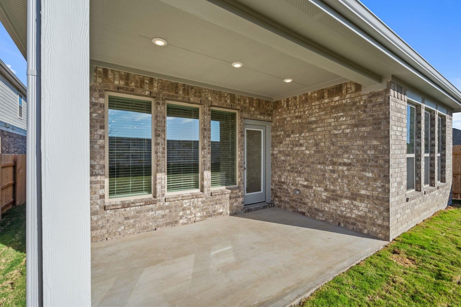 276 Bloomington Loop, Hutto, TX 78634