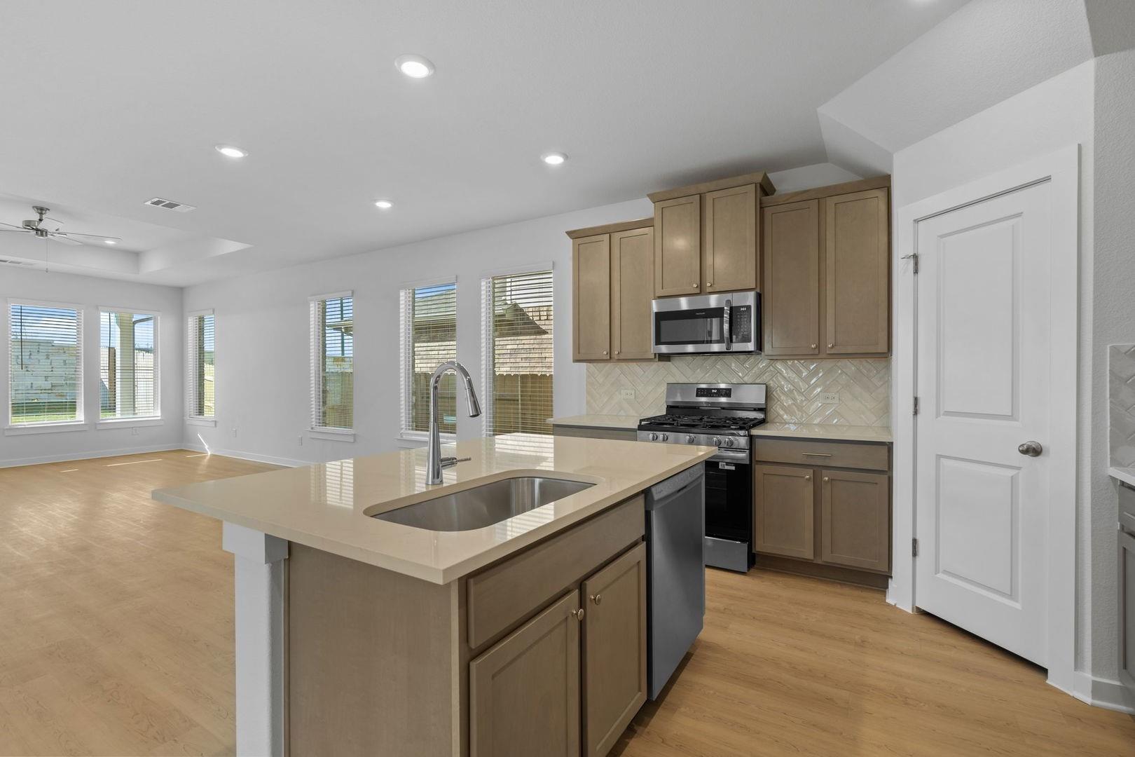 276 Bloomington Loop, Hutto, TX 78634