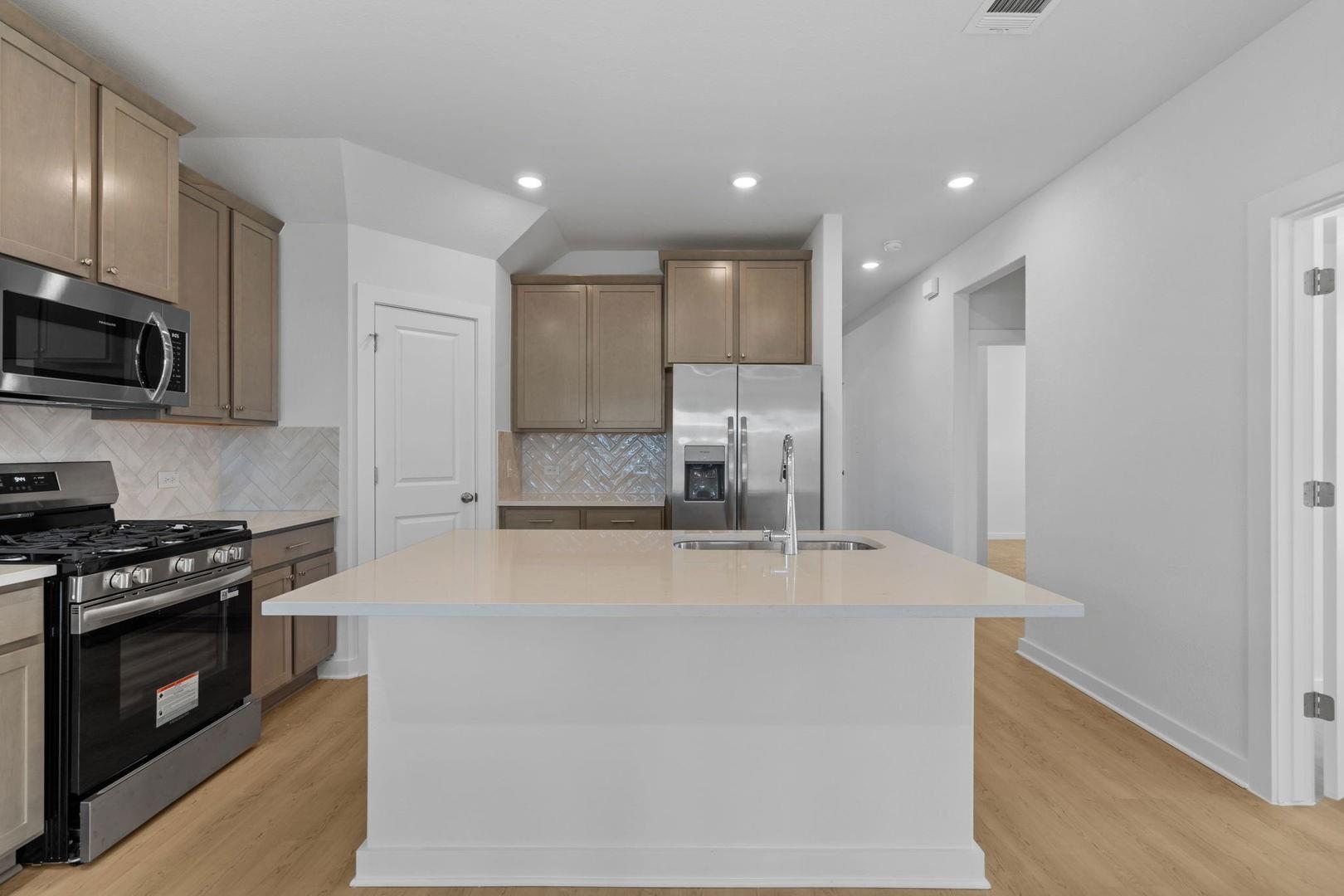 276 Bloomington Loop, Hutto, TX 78634