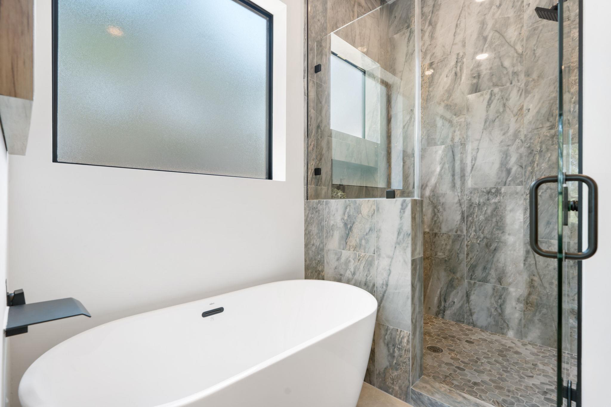 3705 Buckeye Dr, Lago Vista, TX 78645