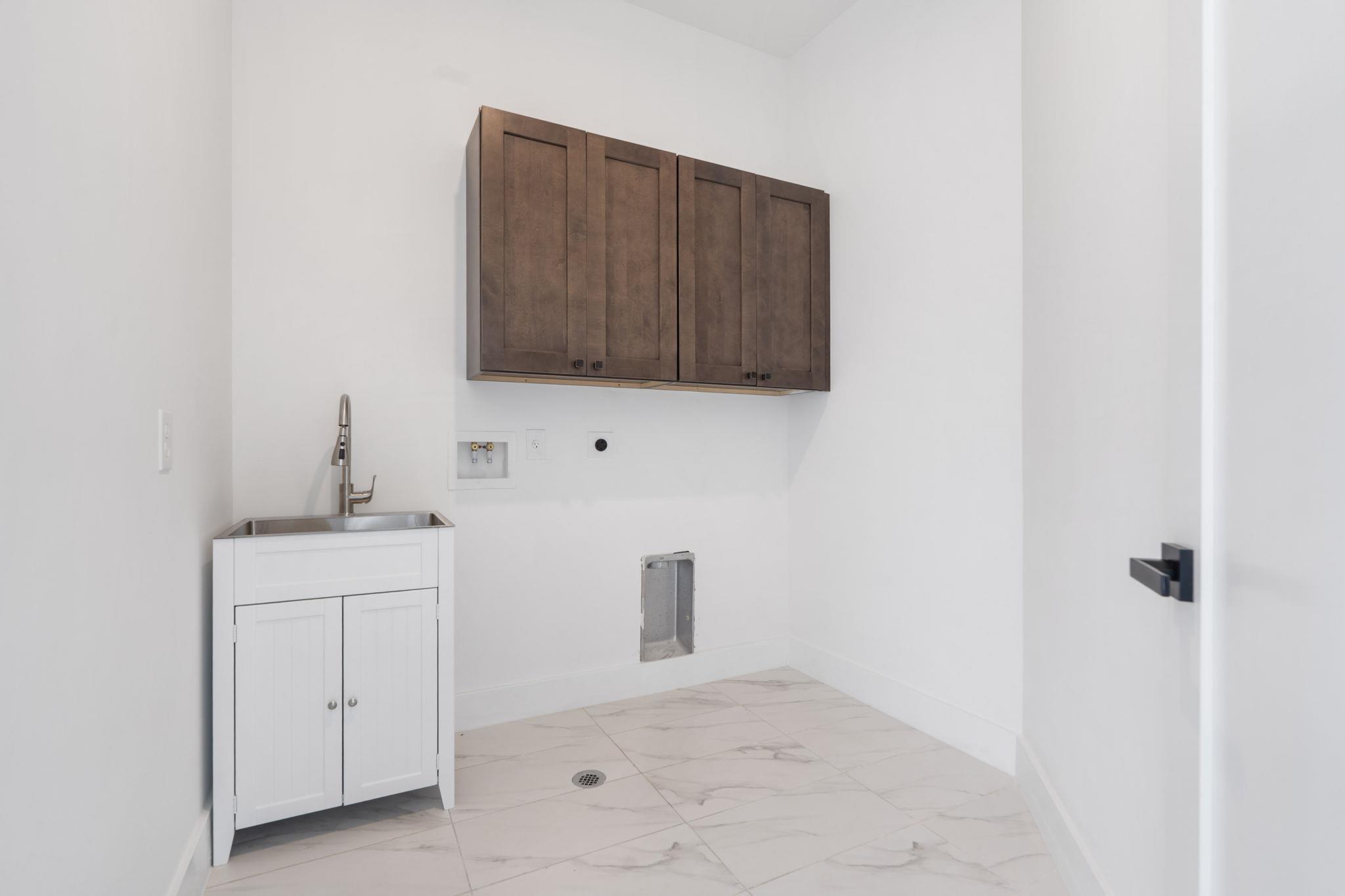 3705 Buckeye Dr, Lago Vista, TX 78645