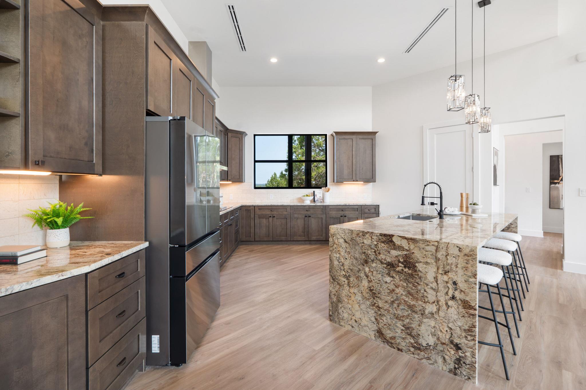 3705 Buckeye Dr, Lago Vista, TX 78645