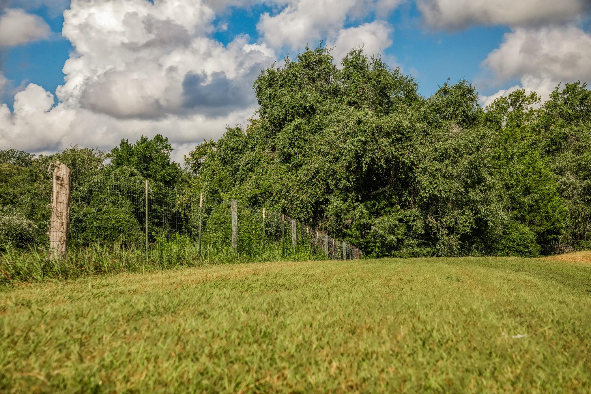 515 E ST 543 Loop, West Point, TX 78963