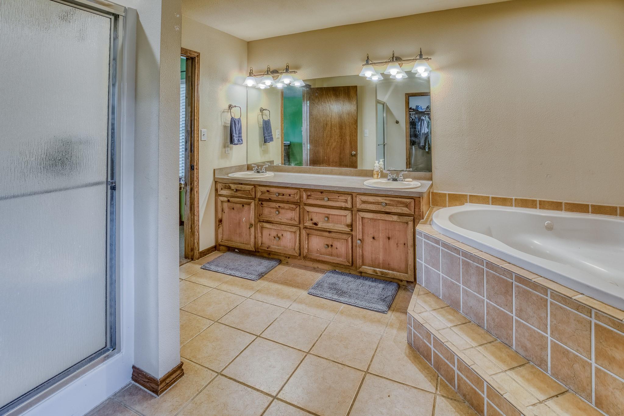 515 E ST 543 Loop, West Point, TX 78963