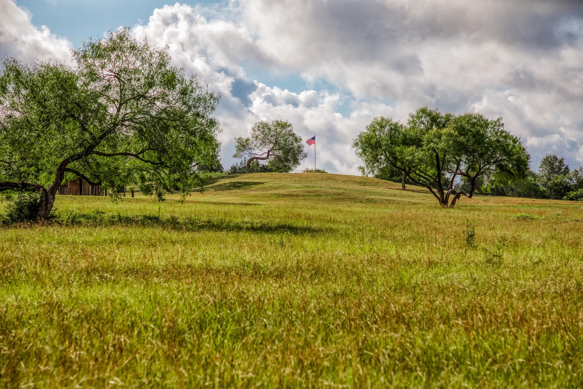 515 E ST 543 Loop, West Point, TX 78963