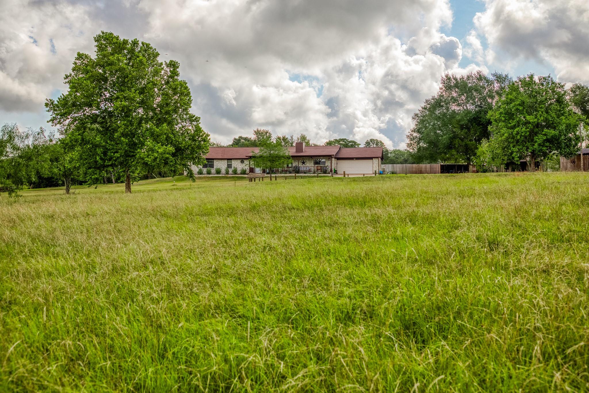 515 E ST 543 Loop, West Point, TX 78963