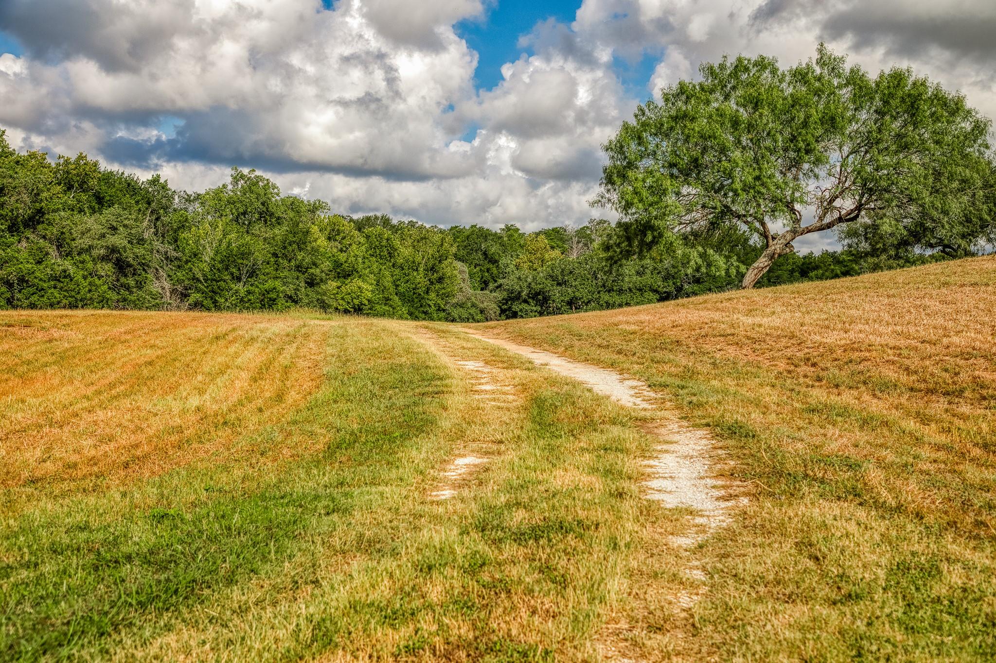 515 E ST 543 Loop, West Point, TX 78963