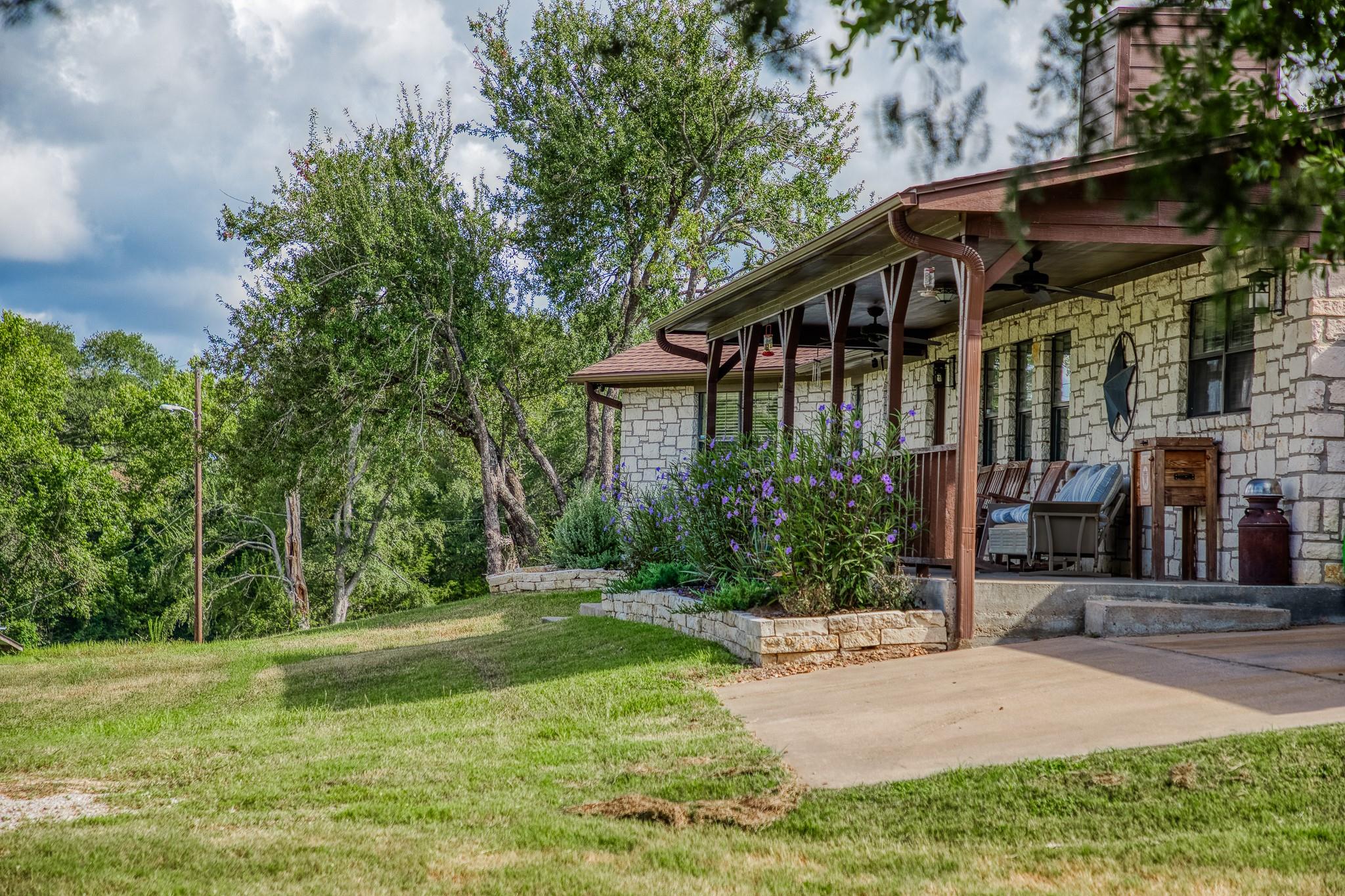 515 E ST 543 Loop, West Point, TX 78963
