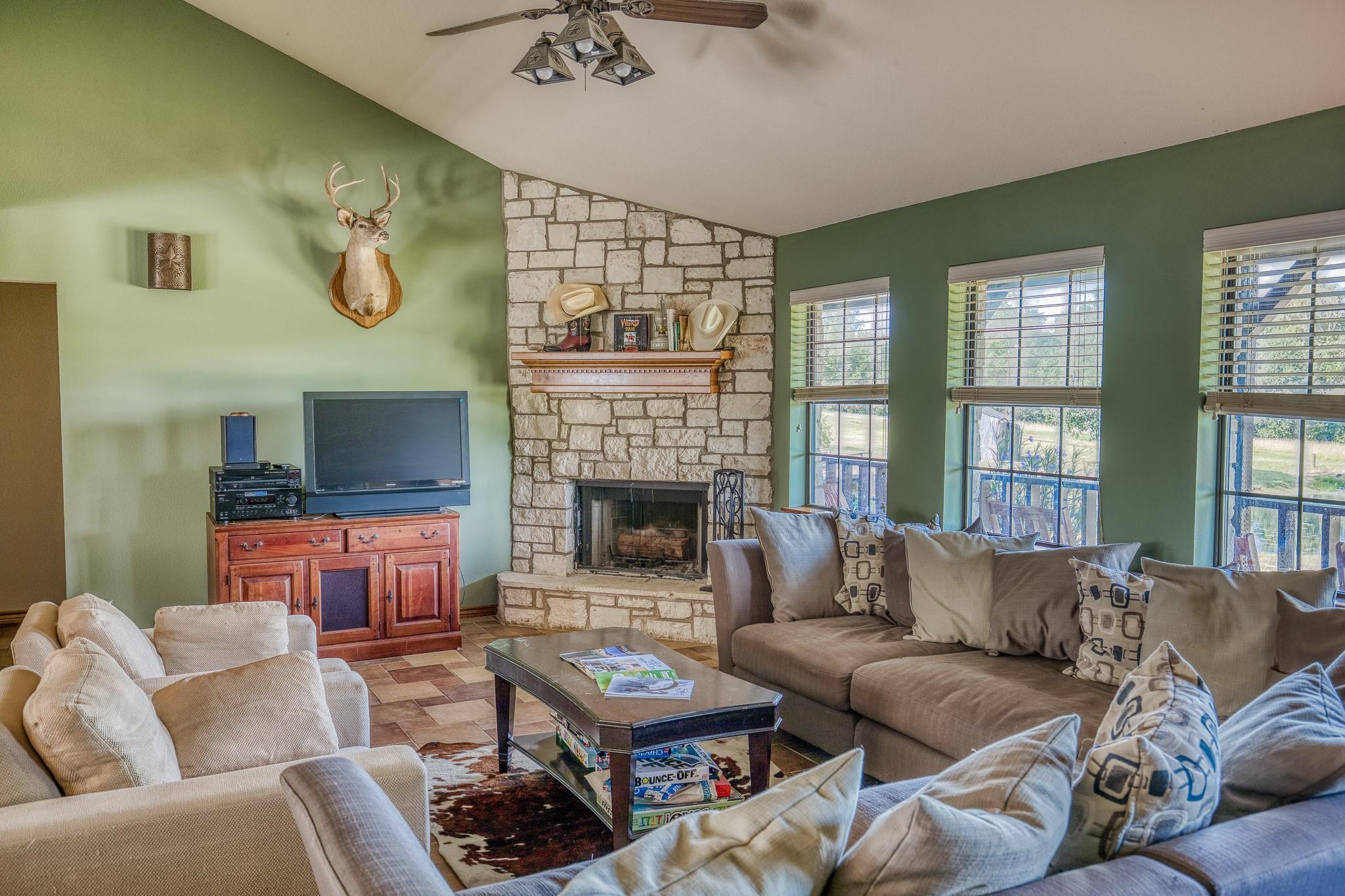 515 E ST 543 Loop, West Point, TX 78963