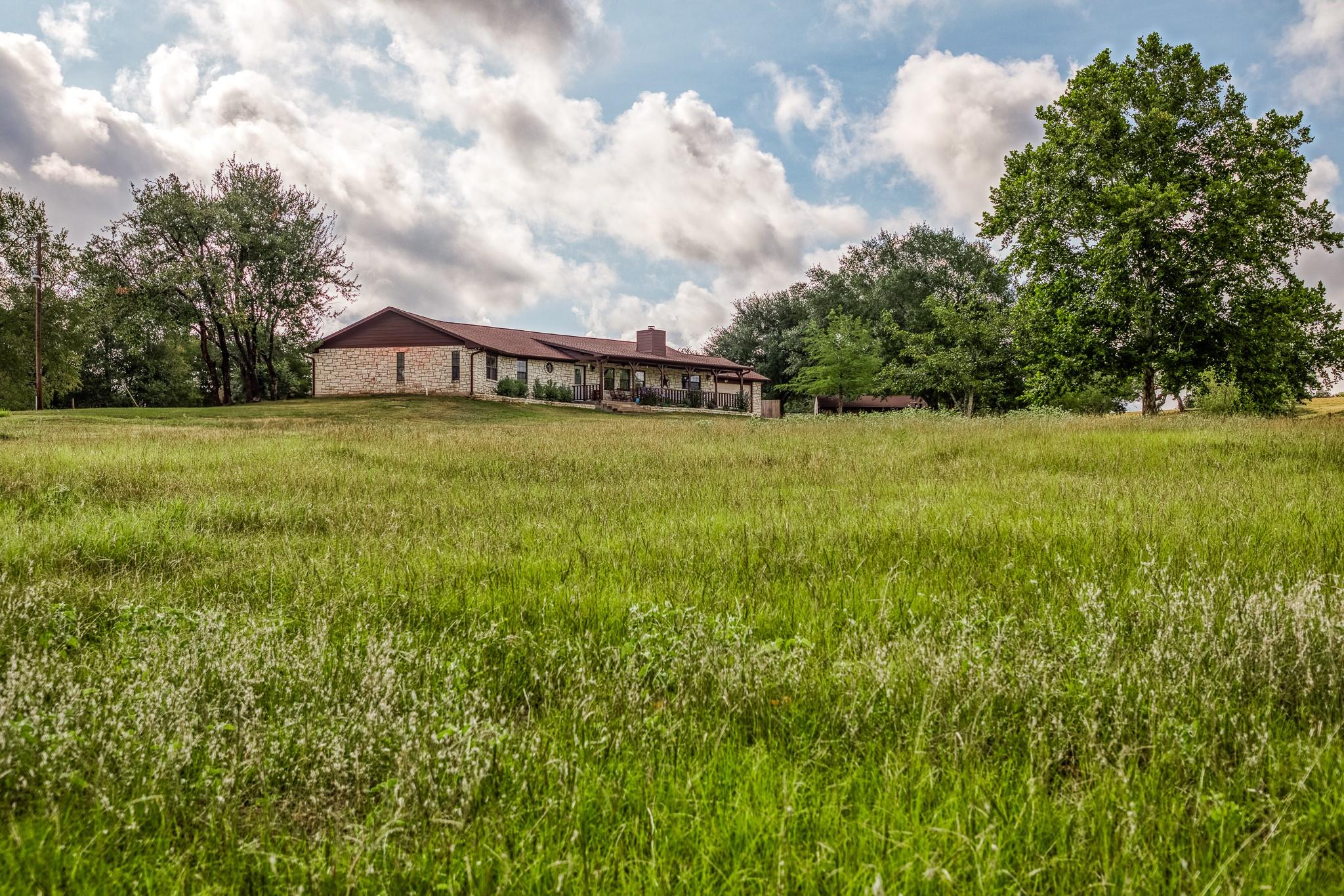 515 E ST 543 Loop, West Point, TX 78963