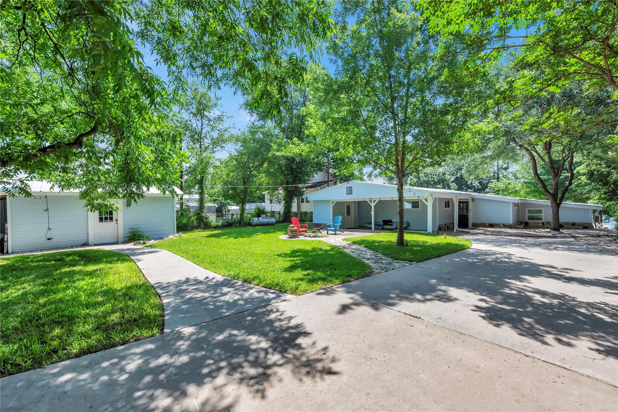 1946 Granite Cove Rd, Kingsland, TX 78639