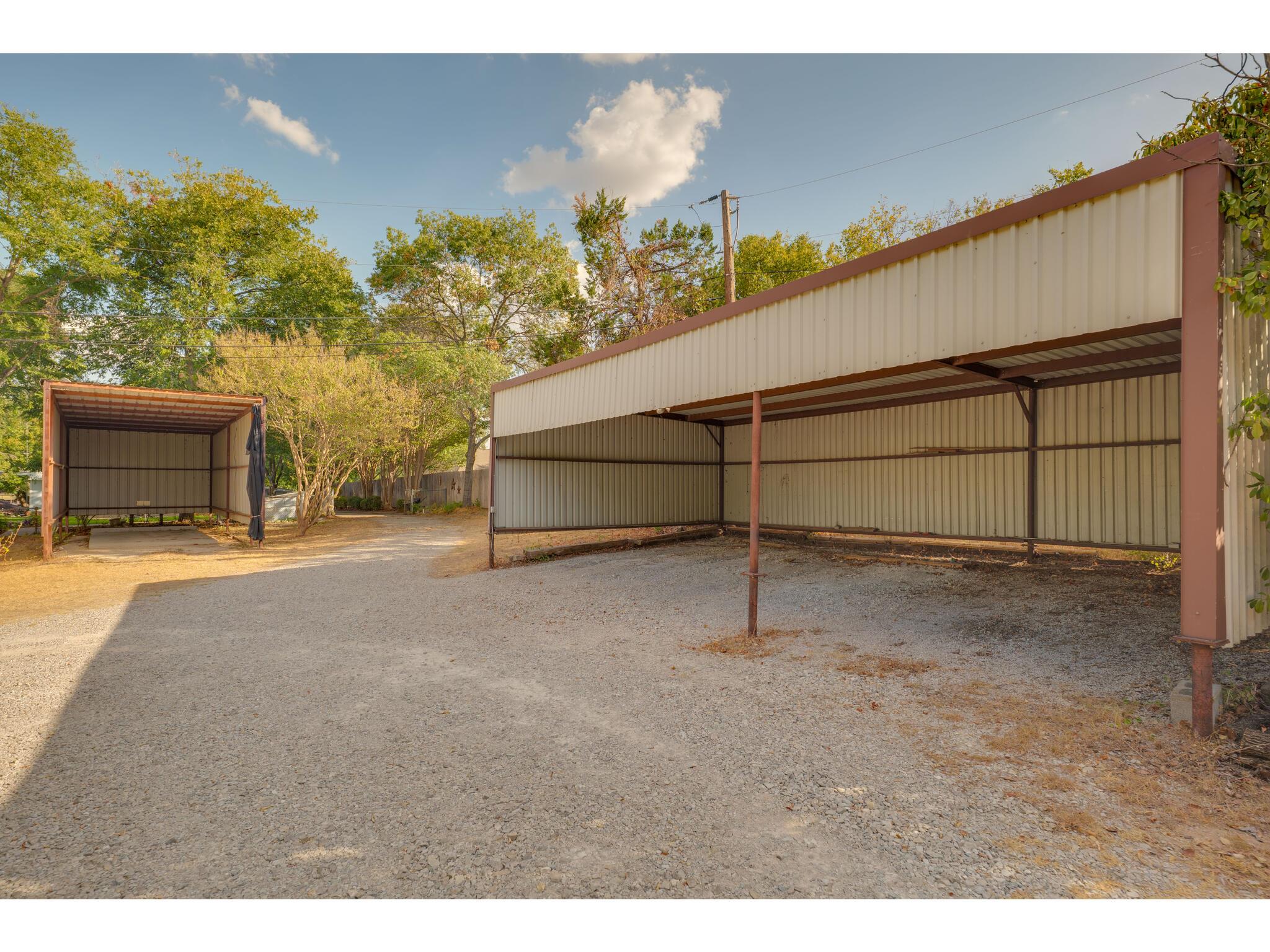 1946 Granite Cove Rd, Kingsland, TX 78639
