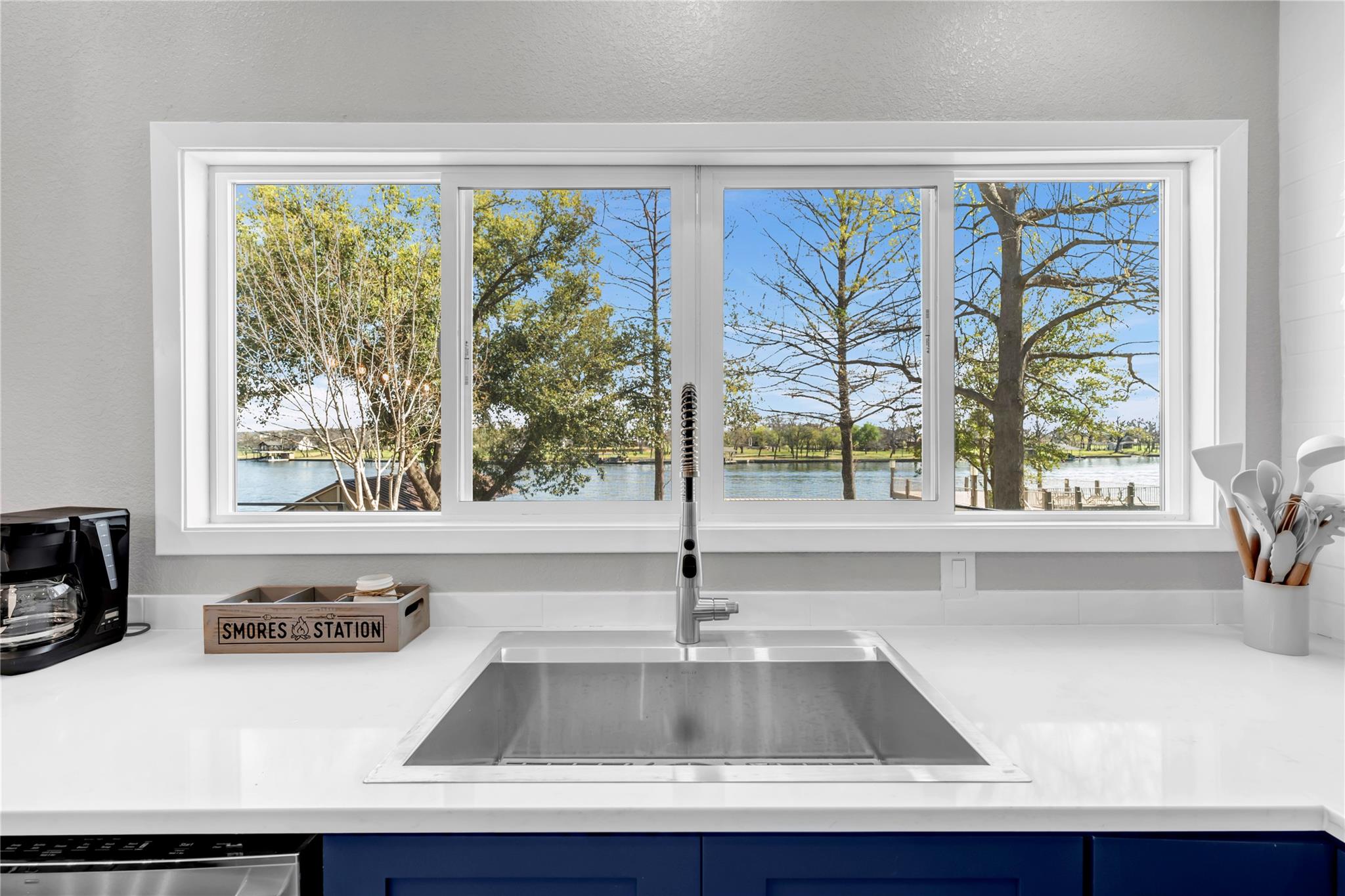 1946 Granite Cove Rd, Kingsland, TX 78639