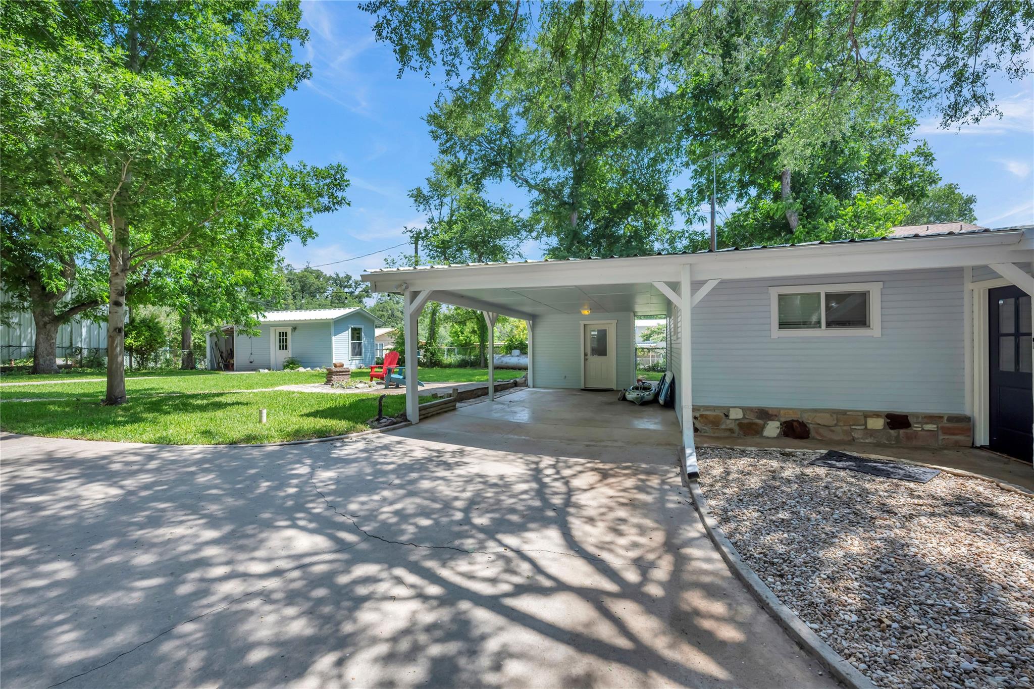 1946 Granite Cove Rd, Kingsland, TX 78639