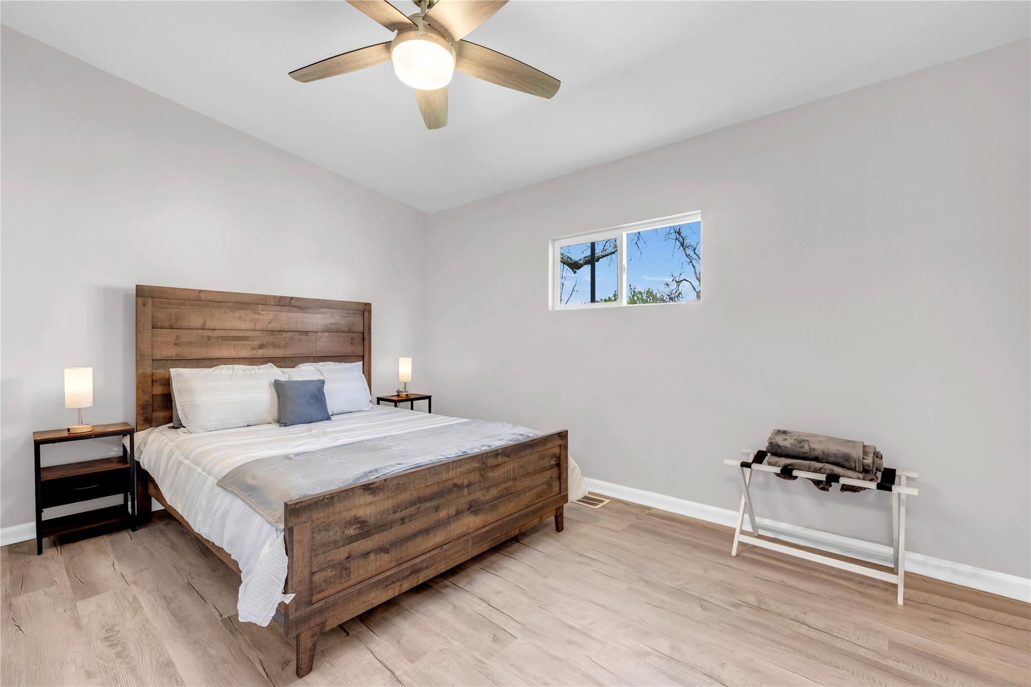 1946 Granite Cove Rd, Kingsland, TX 78639