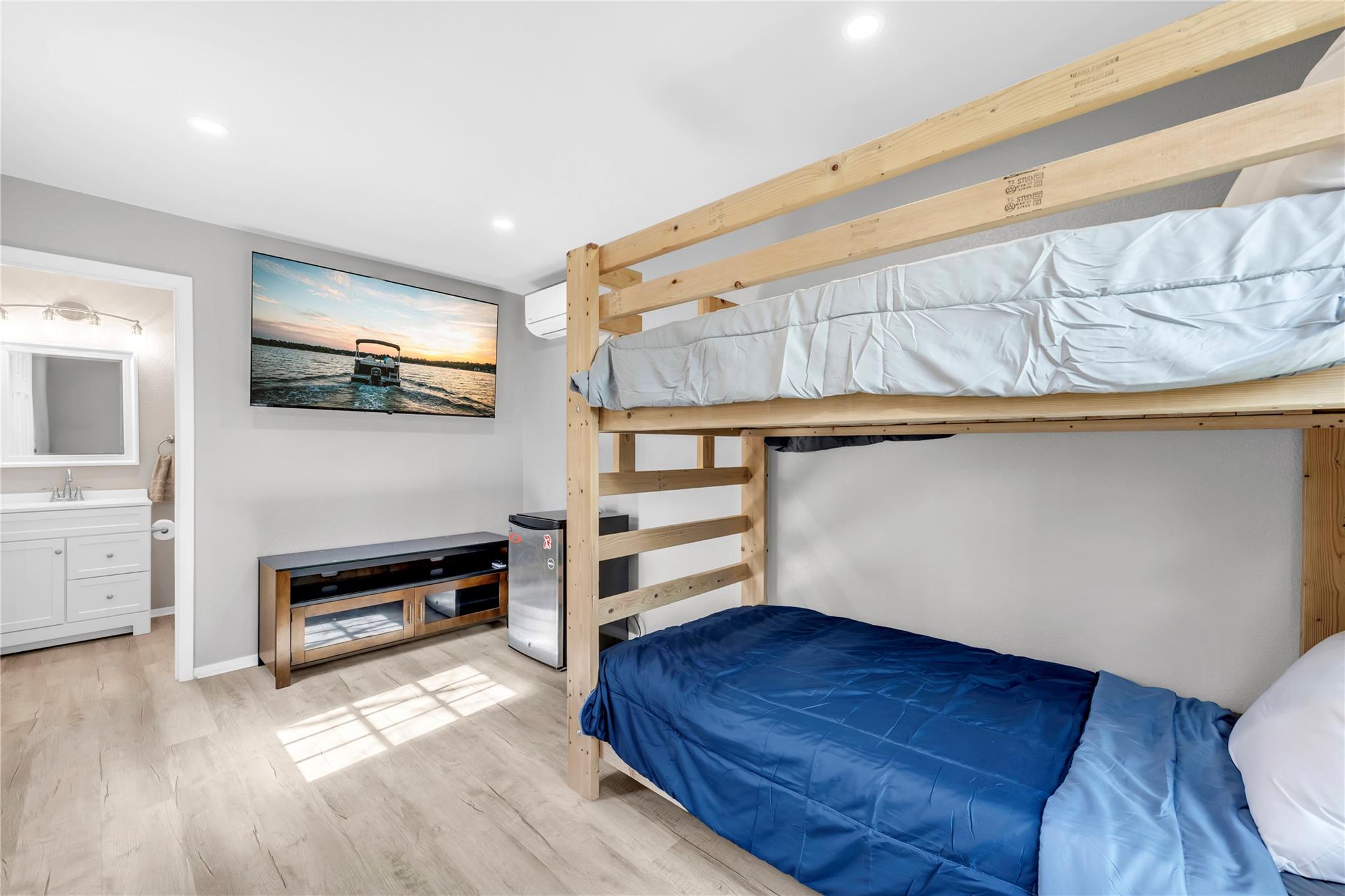 1946 Granite Cove Rd, Kingsland, TX 78639