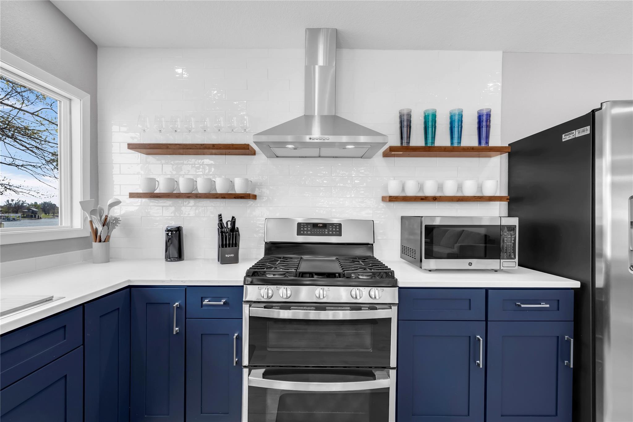 1946 Granite Cove Rd, Kingsland, TX 78639