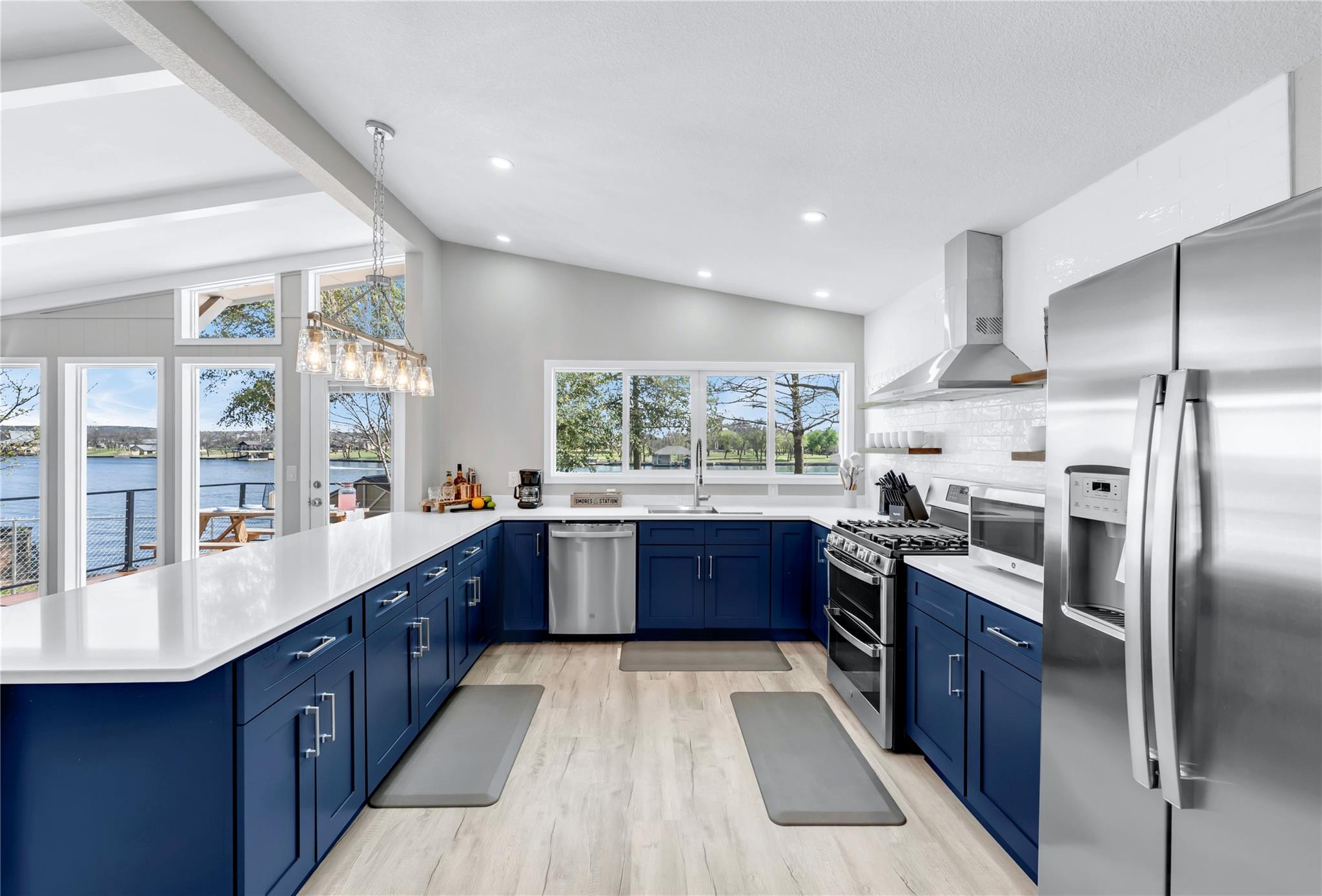 1946 Granite Cove Rd, Kingsland, TX 78639