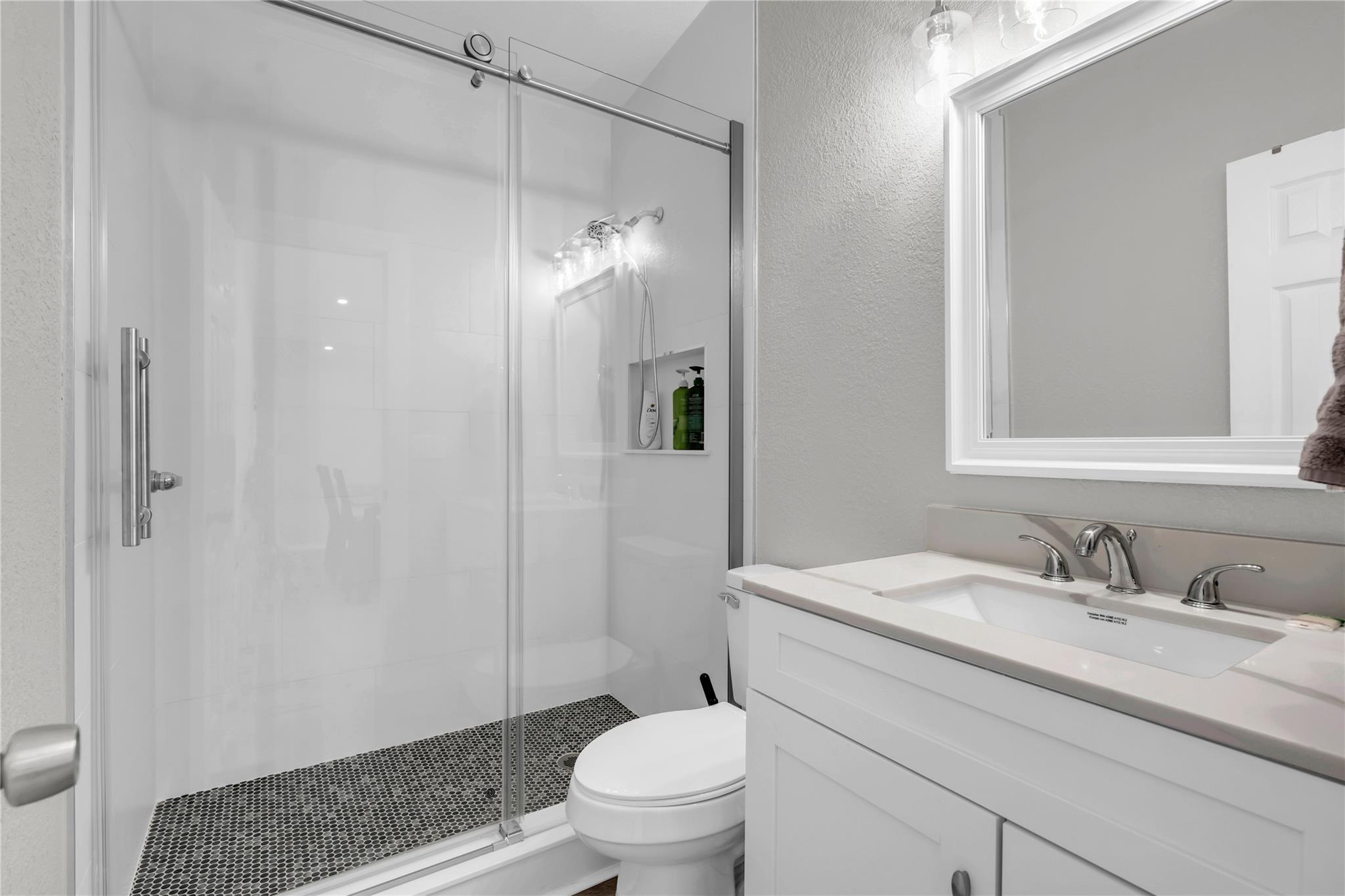 1946 Granite Cove Rd, Kingsland, TX 78639