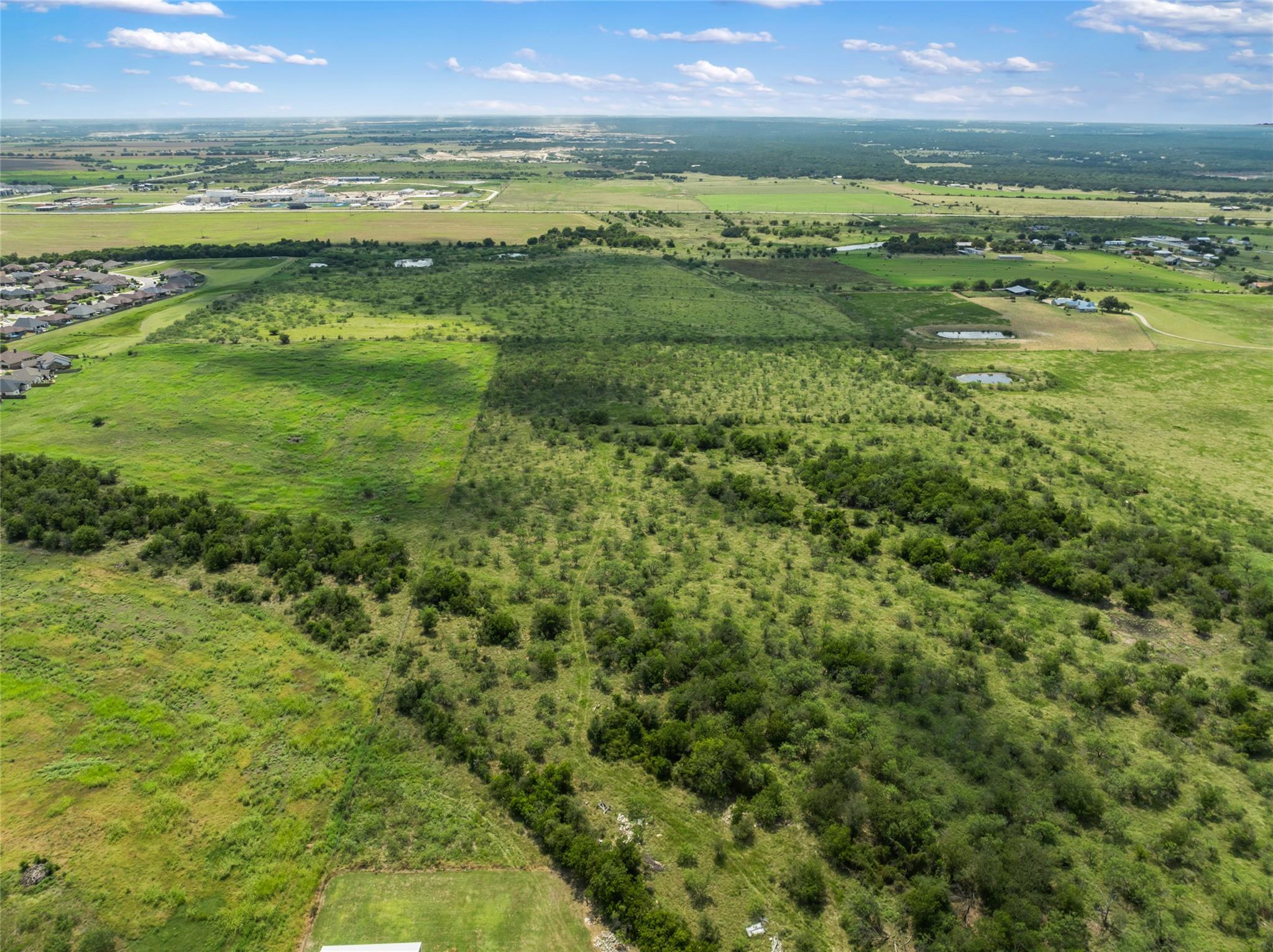 925 N 1st St, Jarrell, TX 76537