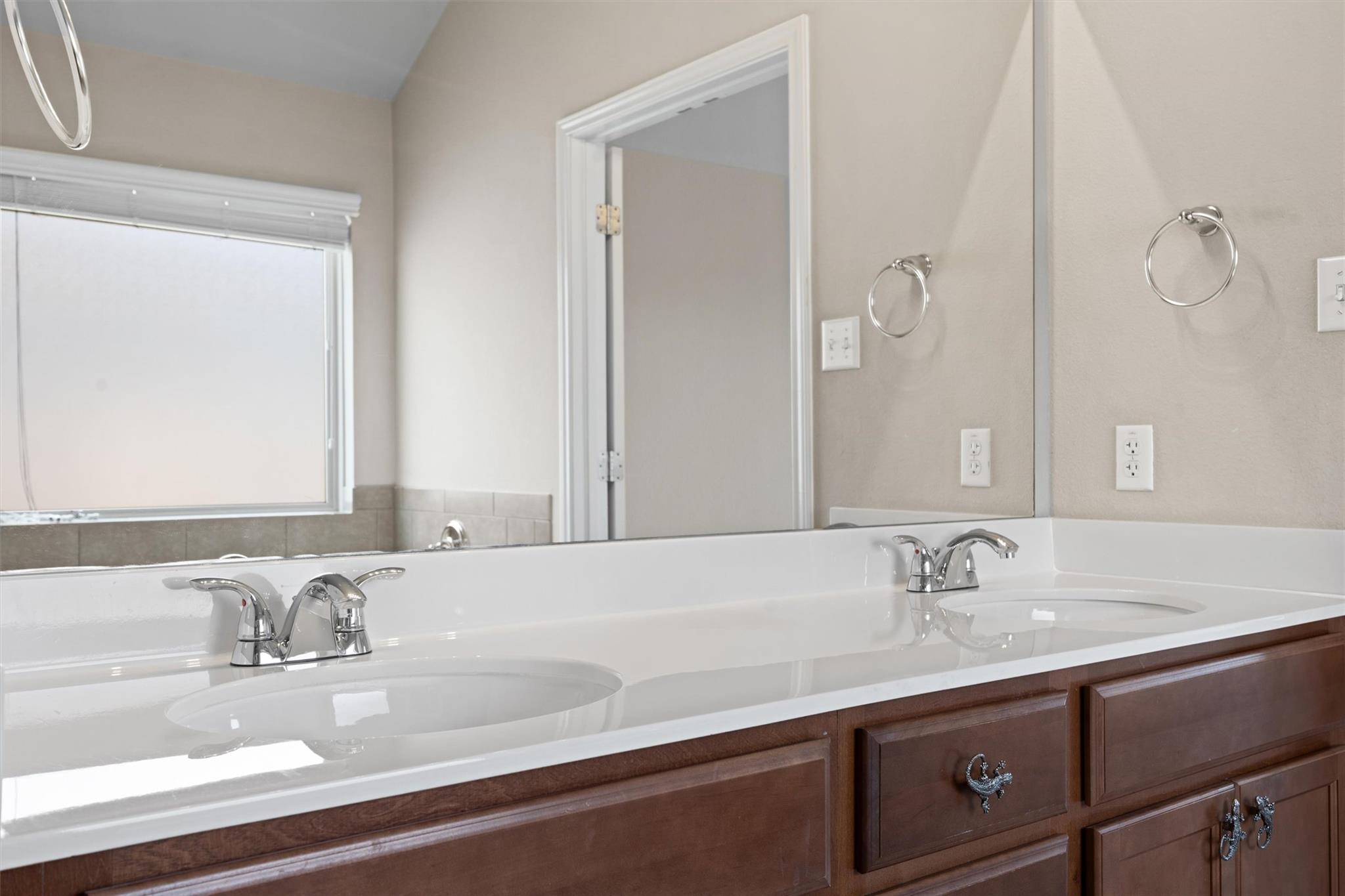 504 Parkfield Ln, Temple, TX 76502