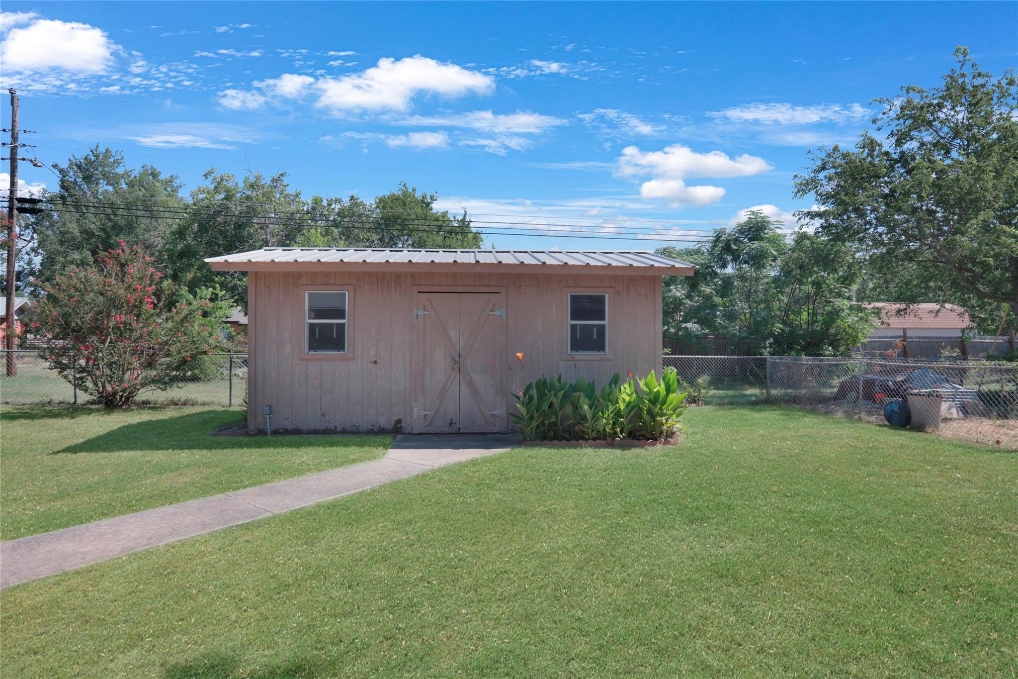 661 W South St, Bertram, TX 78605