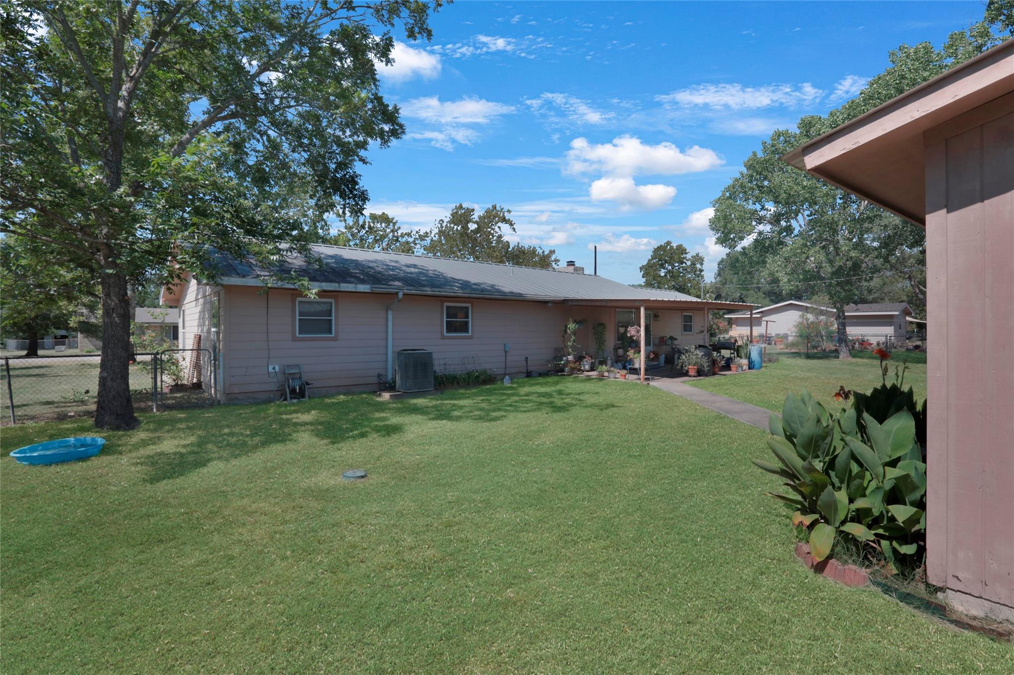 661 W South St, Bertram, TX 78605