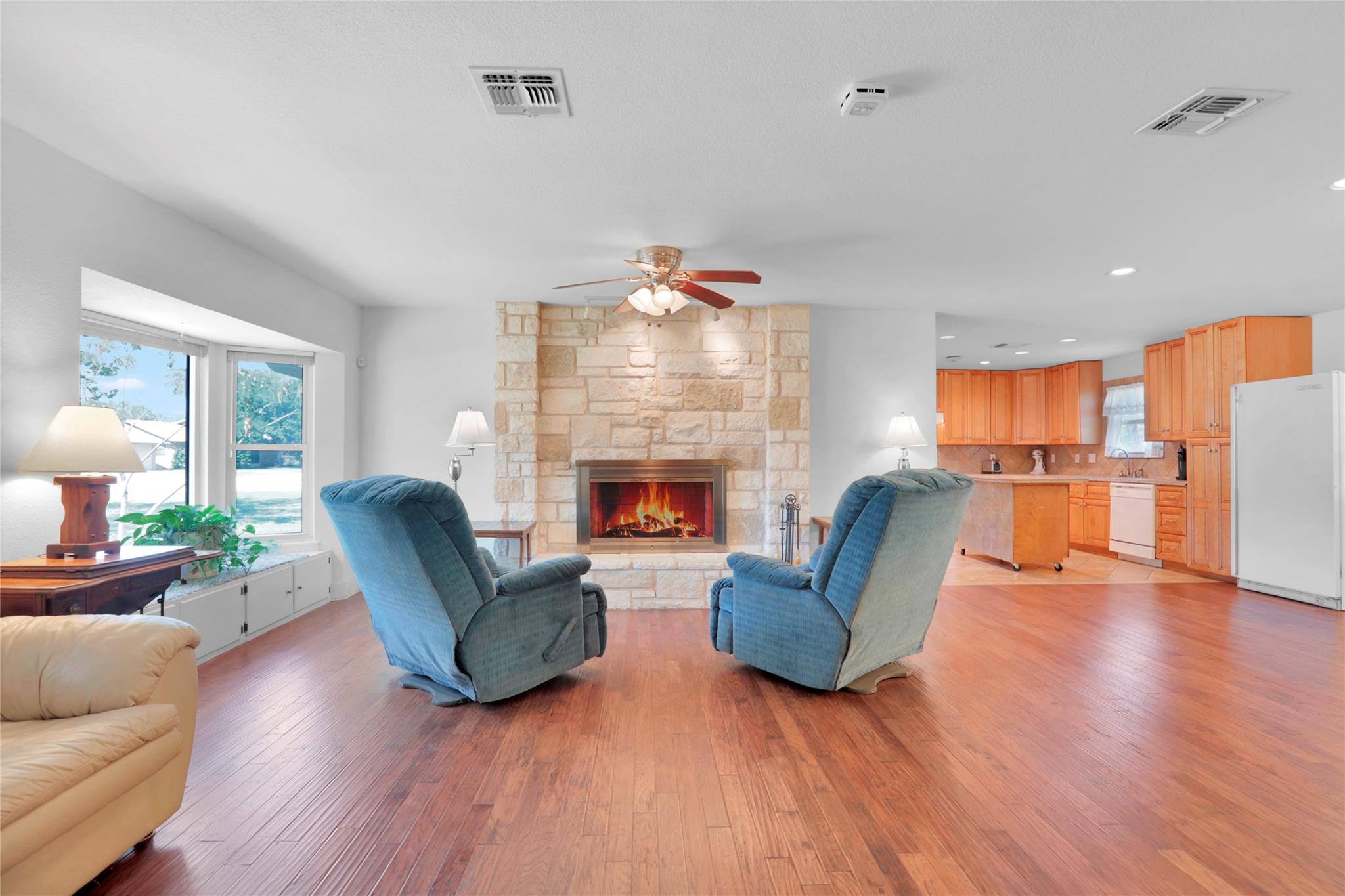 661 W South St, Bertram, TX 78605