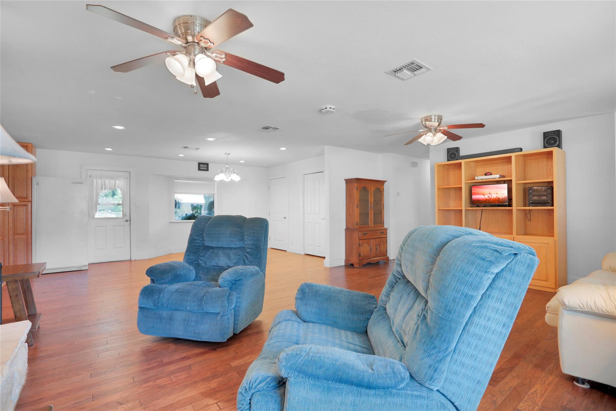 661 W South St, Bertram, TX 78605