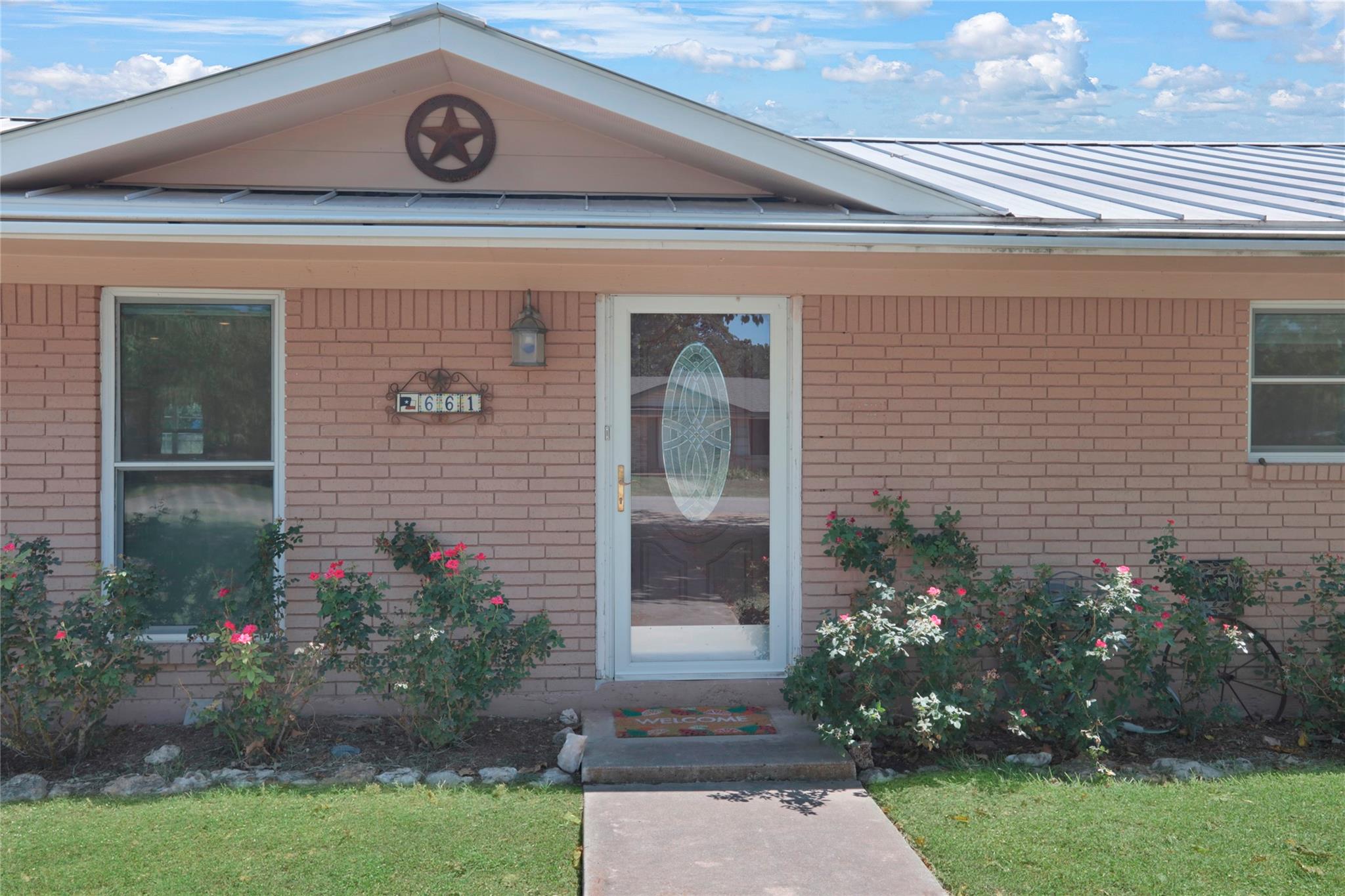 661 W South St, Bertram, TX 78605