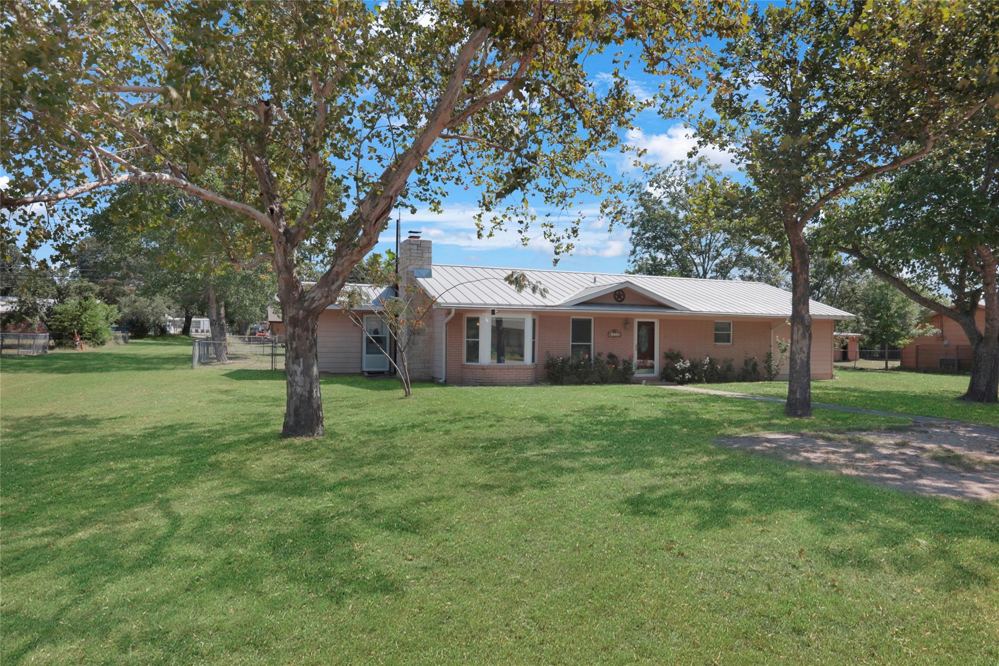 661 W South St, Bertram, TX 78605