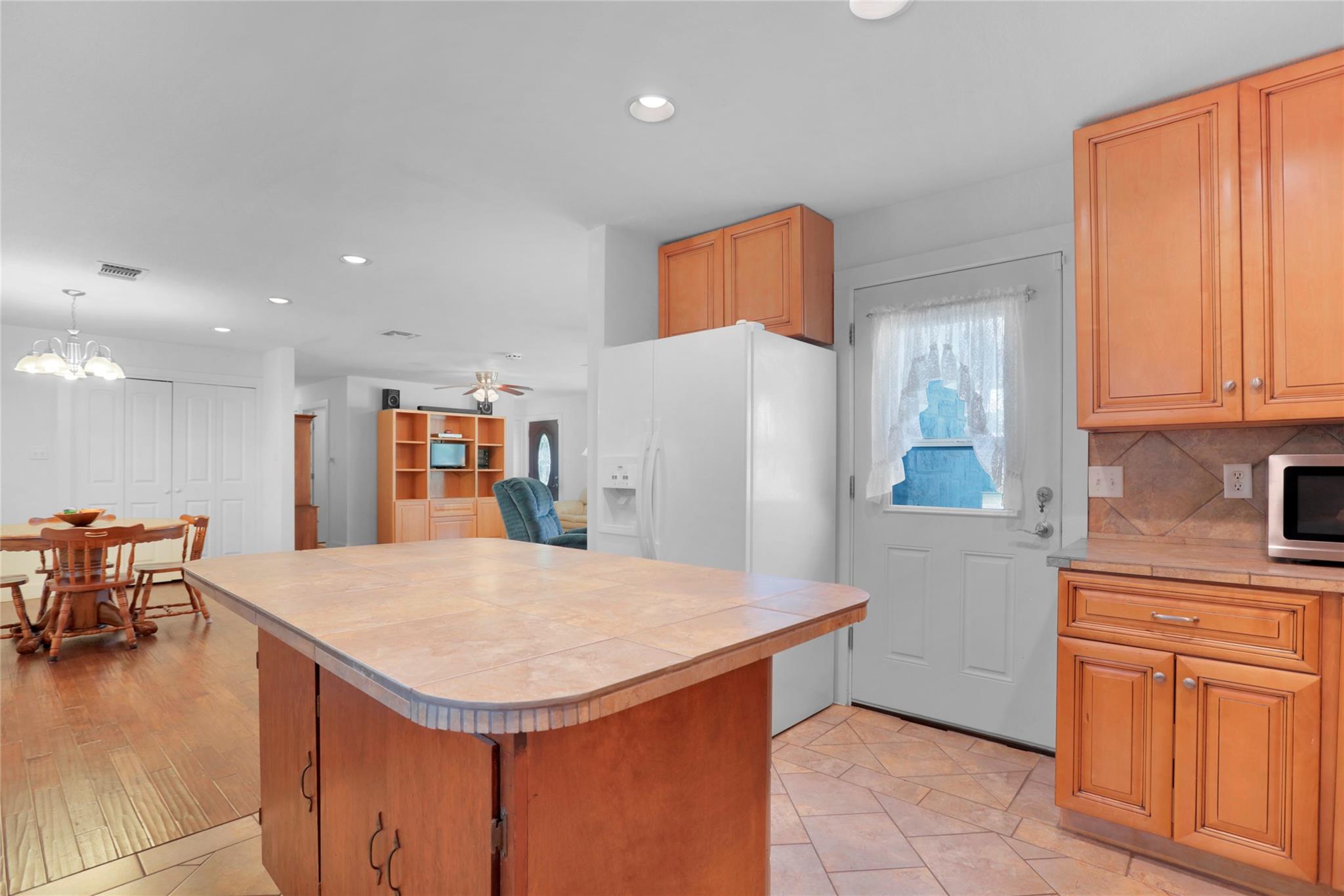 661 W South St, Bertram, TX 78605