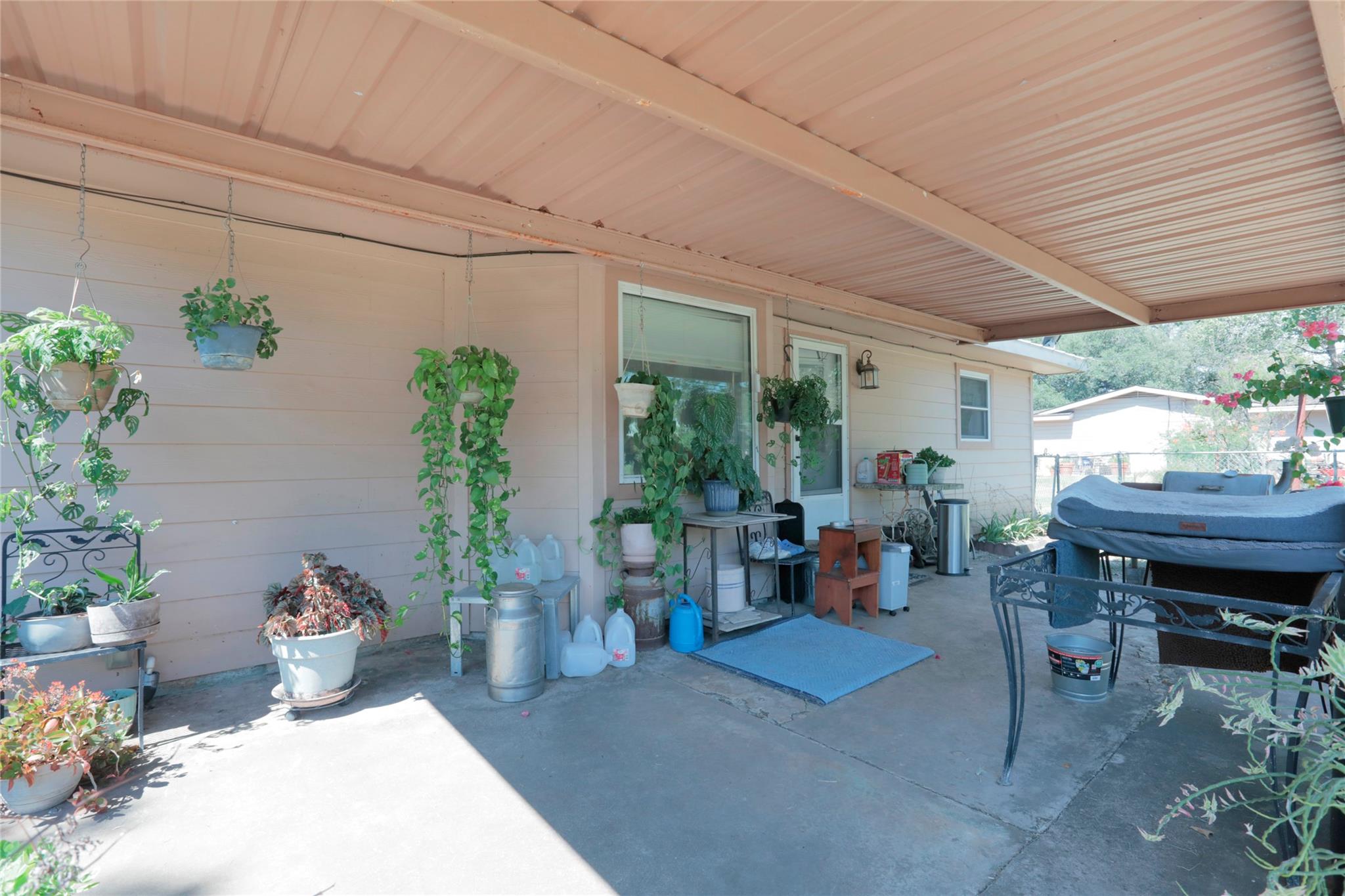 661 W South St, Bertram, TX 78605