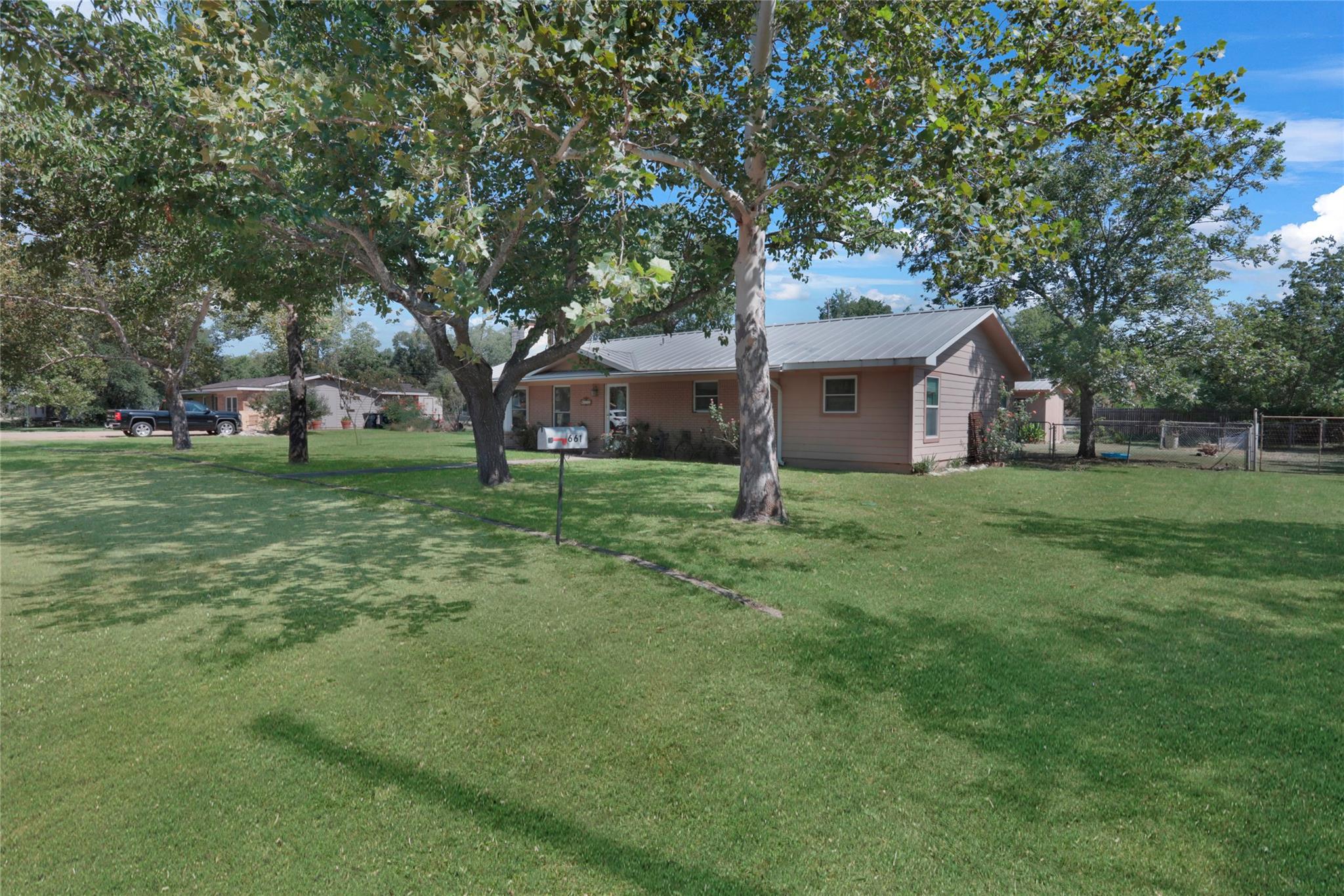 661 W South St, Bertram, TX 78605