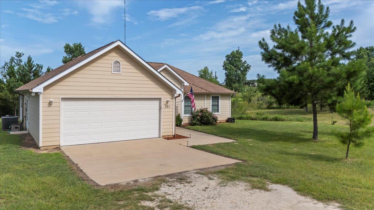 351 Cardinal Dr, Paige, TX 78659