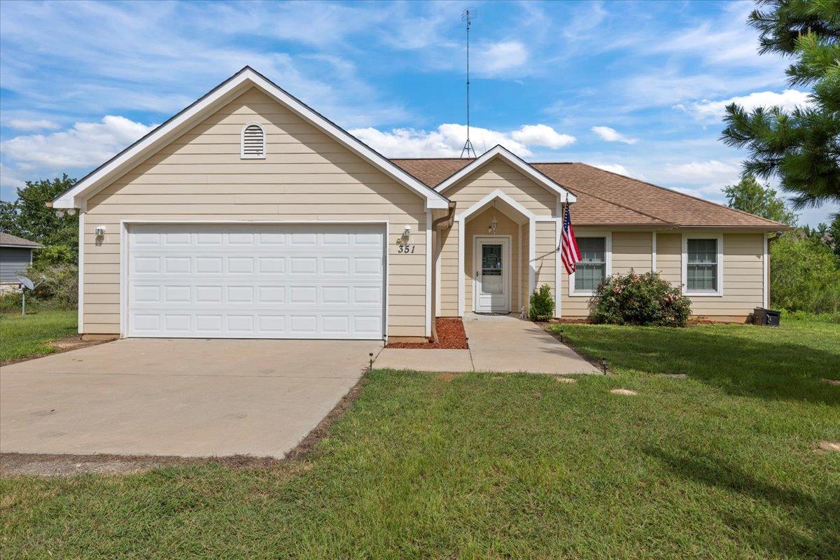 351 Cardinal Dr, Paige, TX 78659