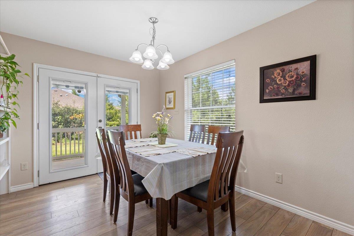 351 Cardinal Dr, Paige, TX 78659