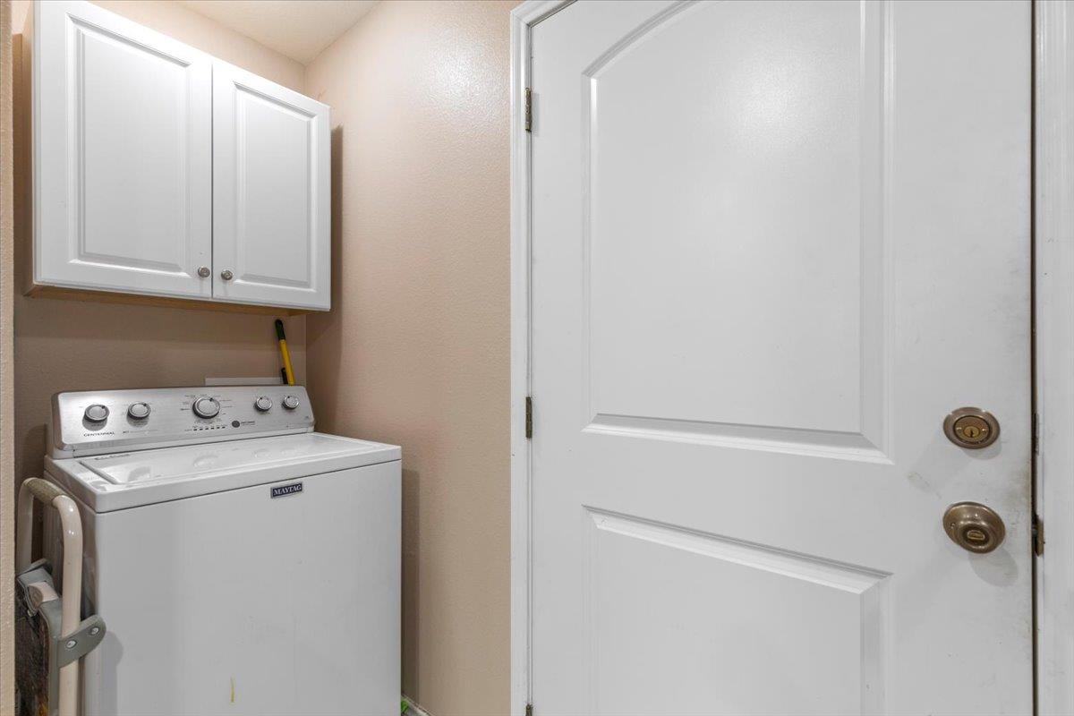 351 Cardinal Dr, Paige, TX 78659